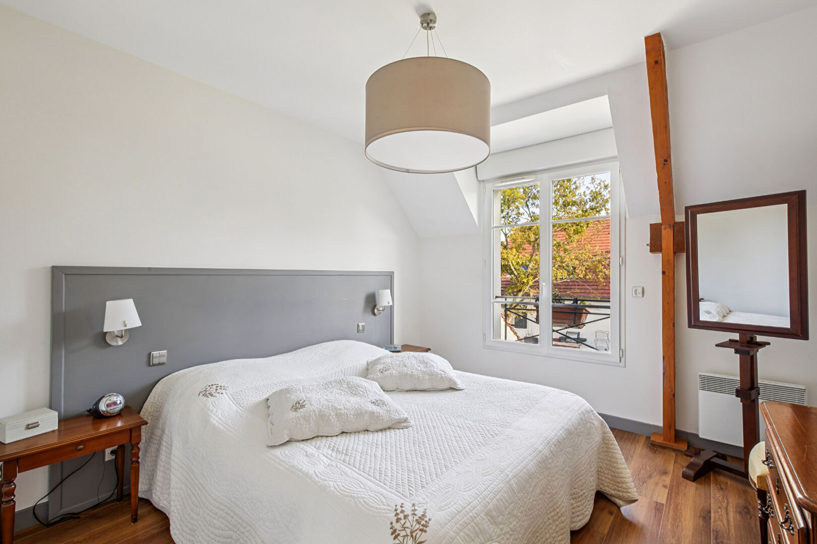 MONTESSON CENTRE VILLE, maison familiale de 173 m2  au sol avec 5 chambres sur un terrain de 420 m²