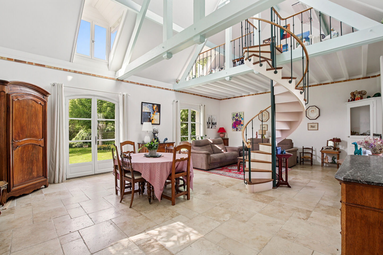 BAS DE CHATOU Maison familiale de charme avec un terrain de 800 m² au calme à 13 min à pied du RER