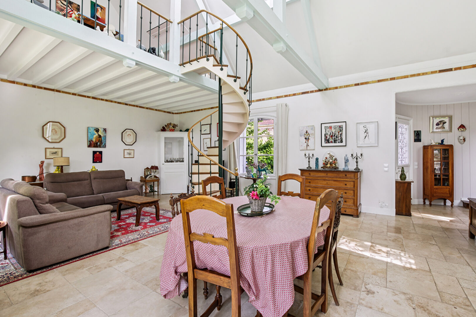 BAS DE CHATOU Maison familiale de charme avec un terrain de 800 m² au calme à 13 min à pied du RER