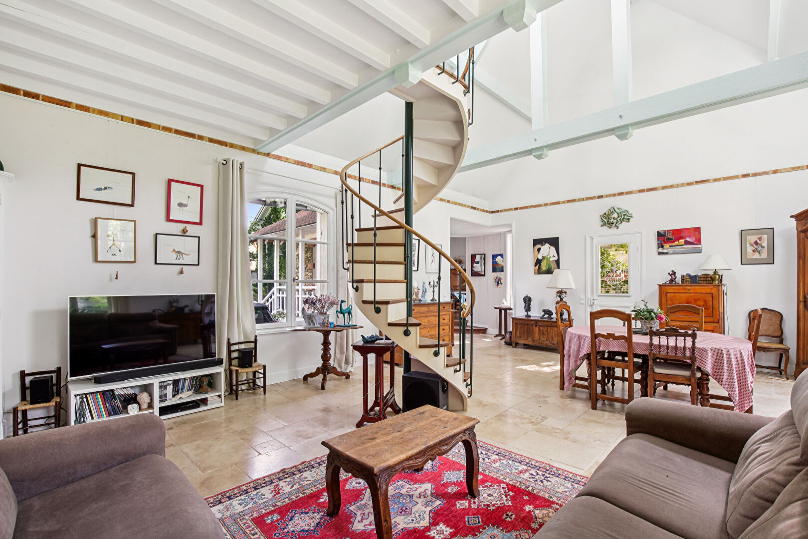 BAS DE CHATOU Maison familiale de charme avec un terrain de 800 m² au calme à 13 min à pied du RER