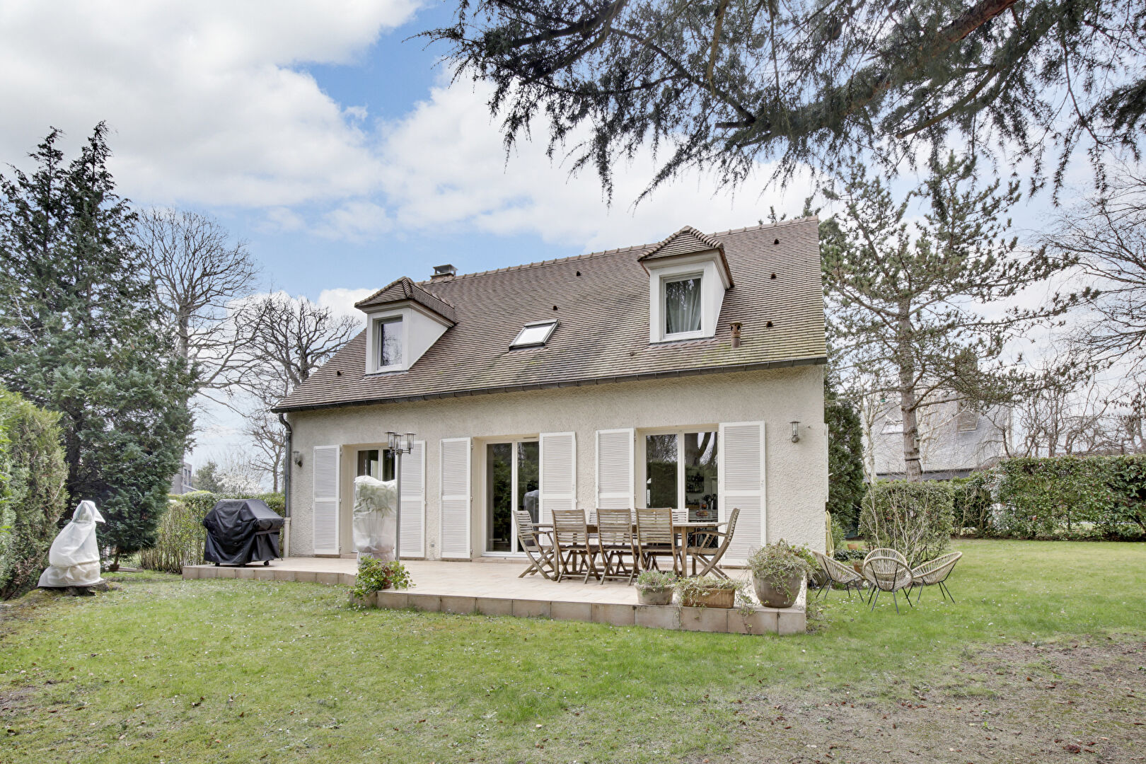 Maison située au Vésinet de 191 m² sur un terrain de 747 m² à 15 mn du RER