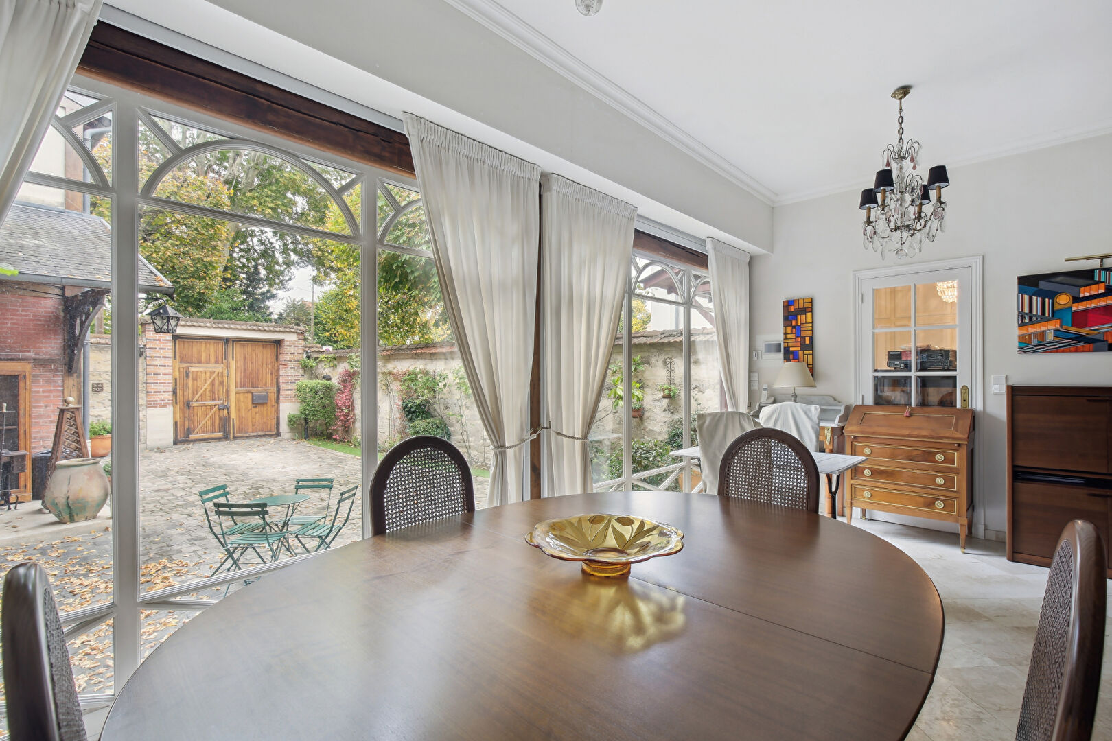 BAS DE CHATOU – Charmante maison de caractère avec écuries réhabilitées et superbe jardin sans vis-à-vis