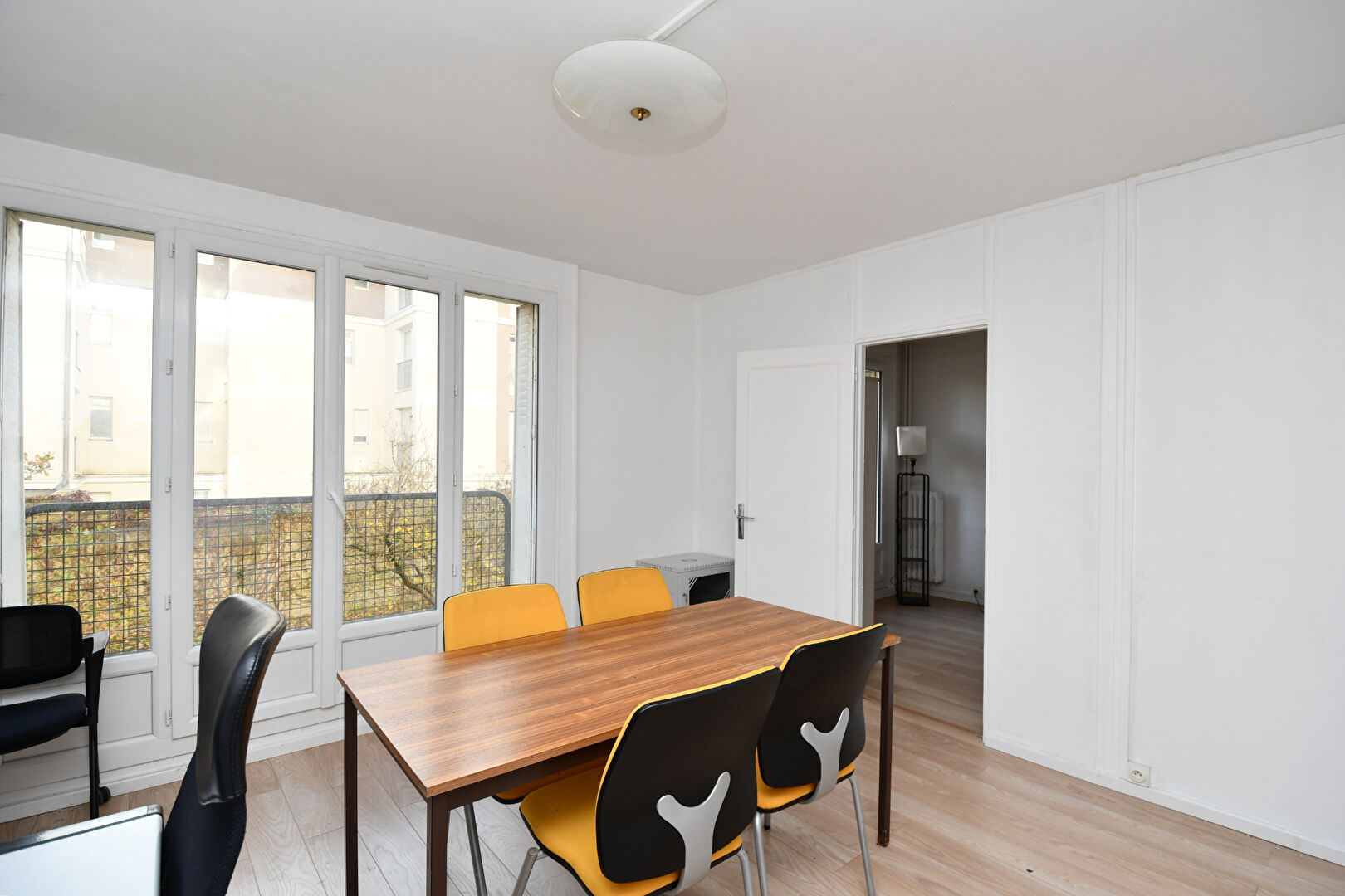 CHATOU Appartement de 42 m² avec une chambre avec cave