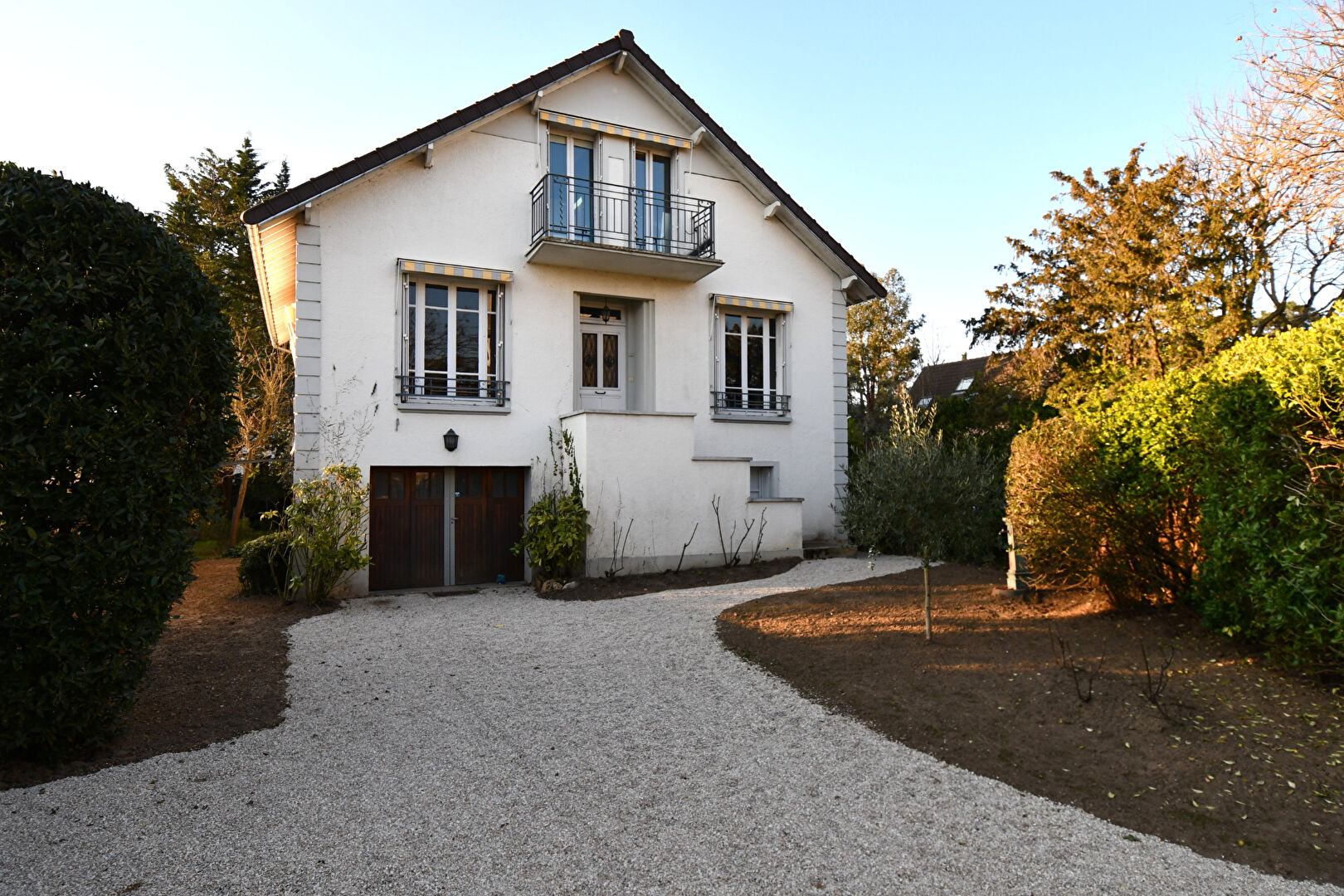 Maison située au Vésinet de 185 m2 au sol sur 649m² de terrain à 14 mn du RER