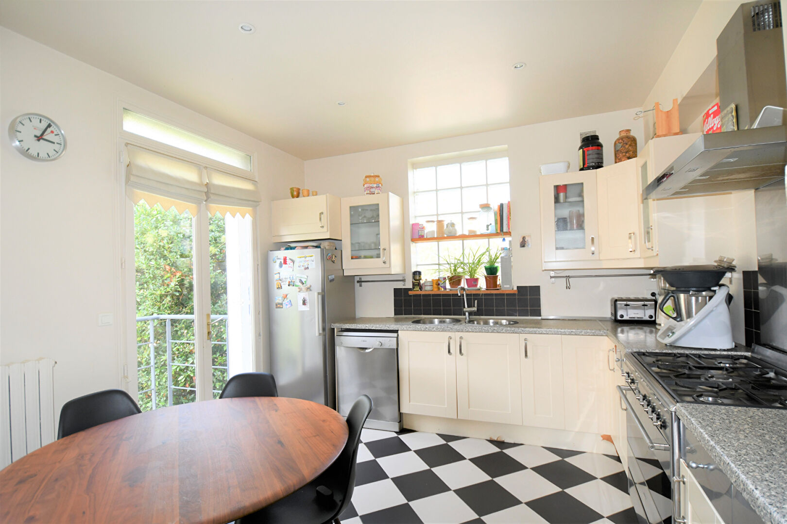 Maison située au Vésinet de 185 m2 au sol sur 649m² de terrain à 14 mn du RER