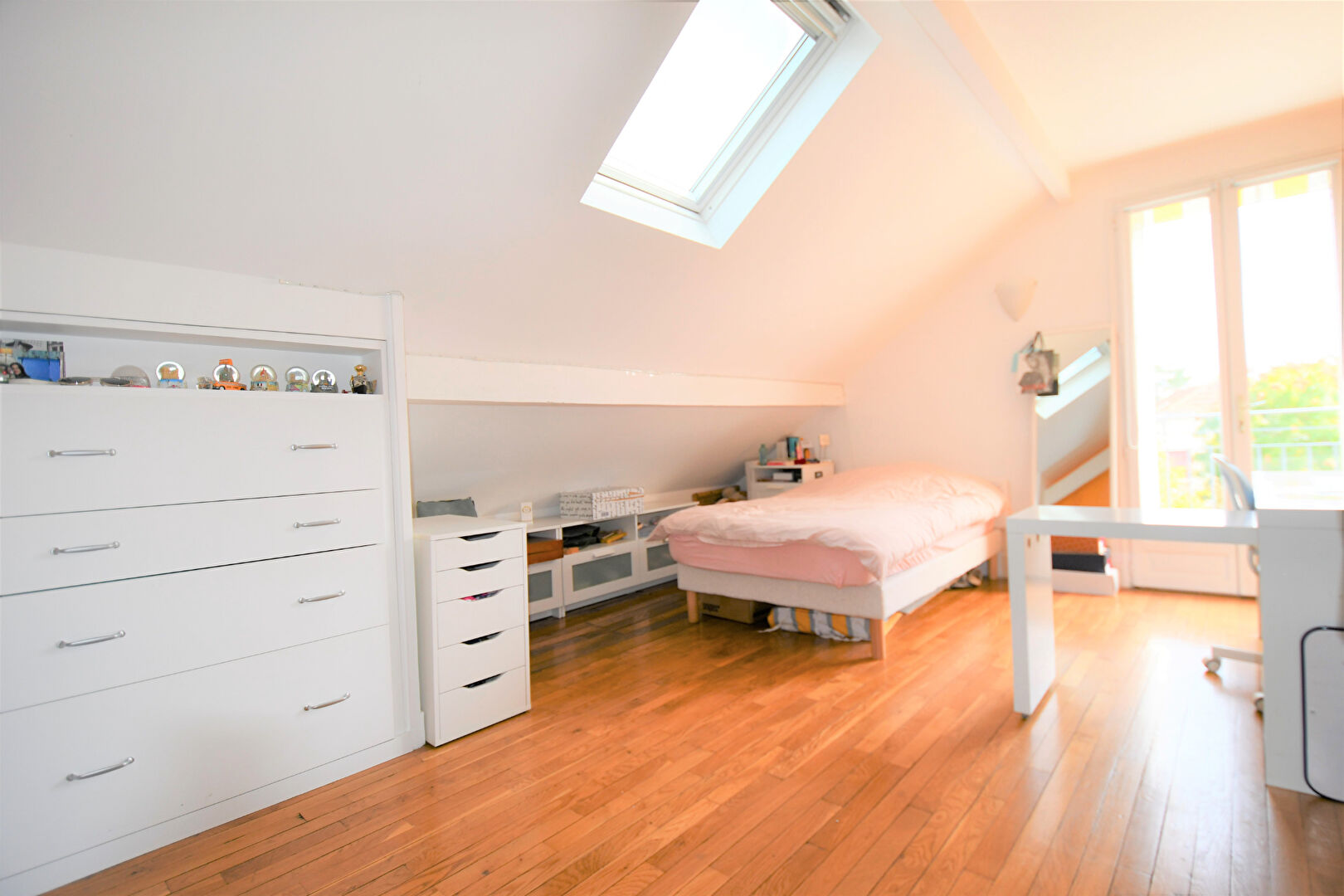 Maison située au Vésinet de 185 m2 au sol sur 649m² de terrain à 14 mn du RER