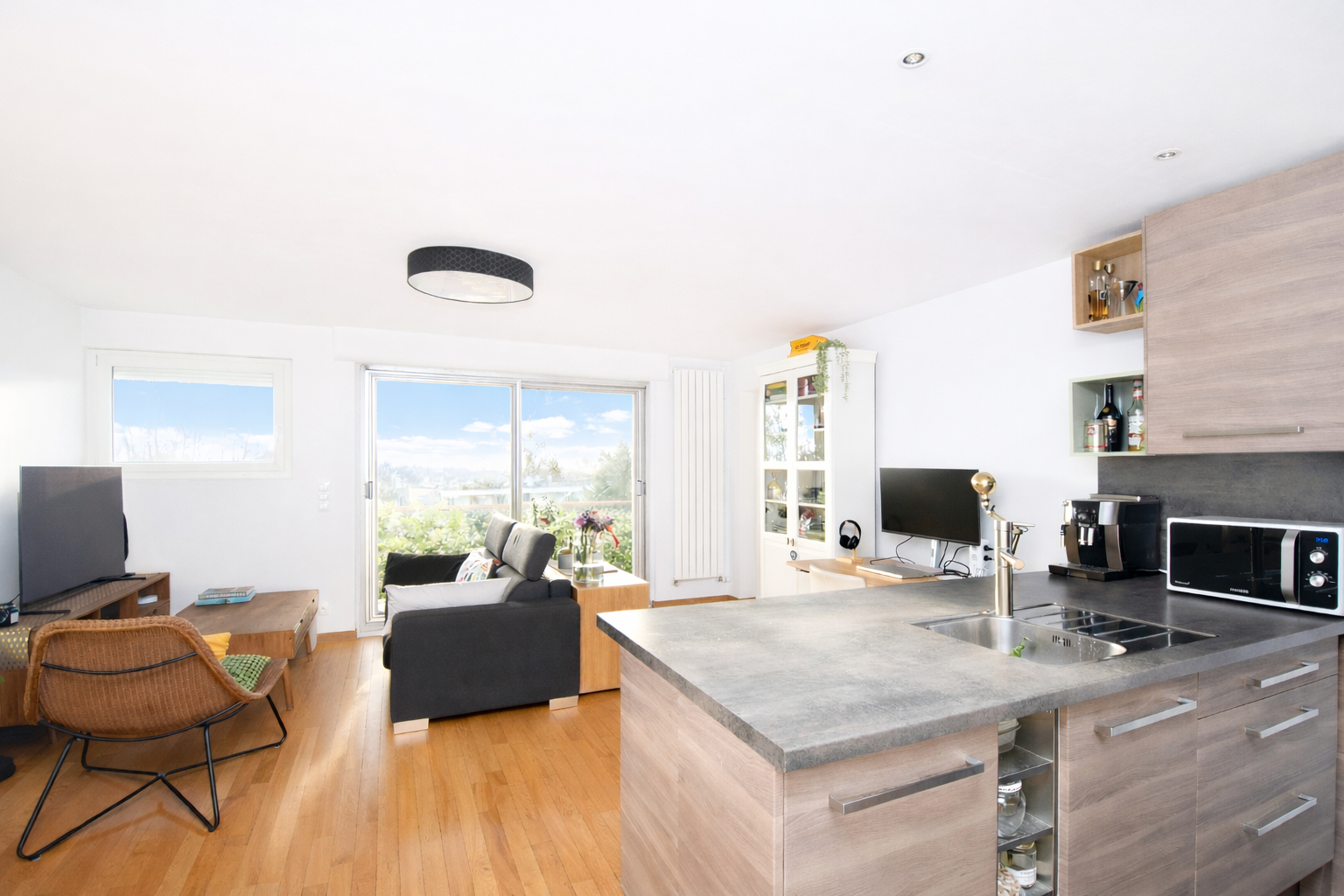 LE VESINET appartement 2 pièces en dernier étage avec ascenseur, balcon, cave et parking