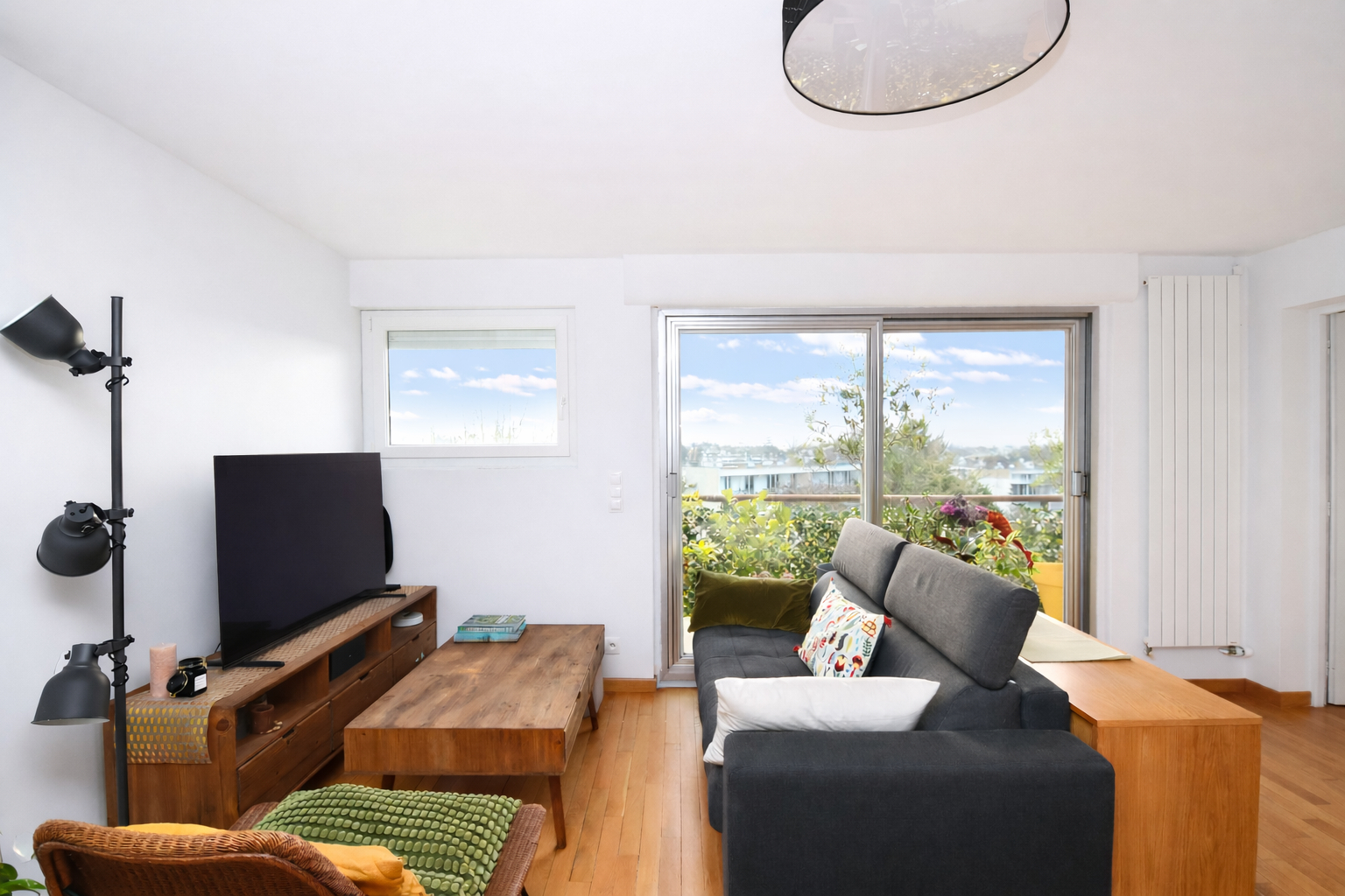 LE VESINET appartement 2 pièces en dernier étage avec ascenseur, balcon, cave et parking