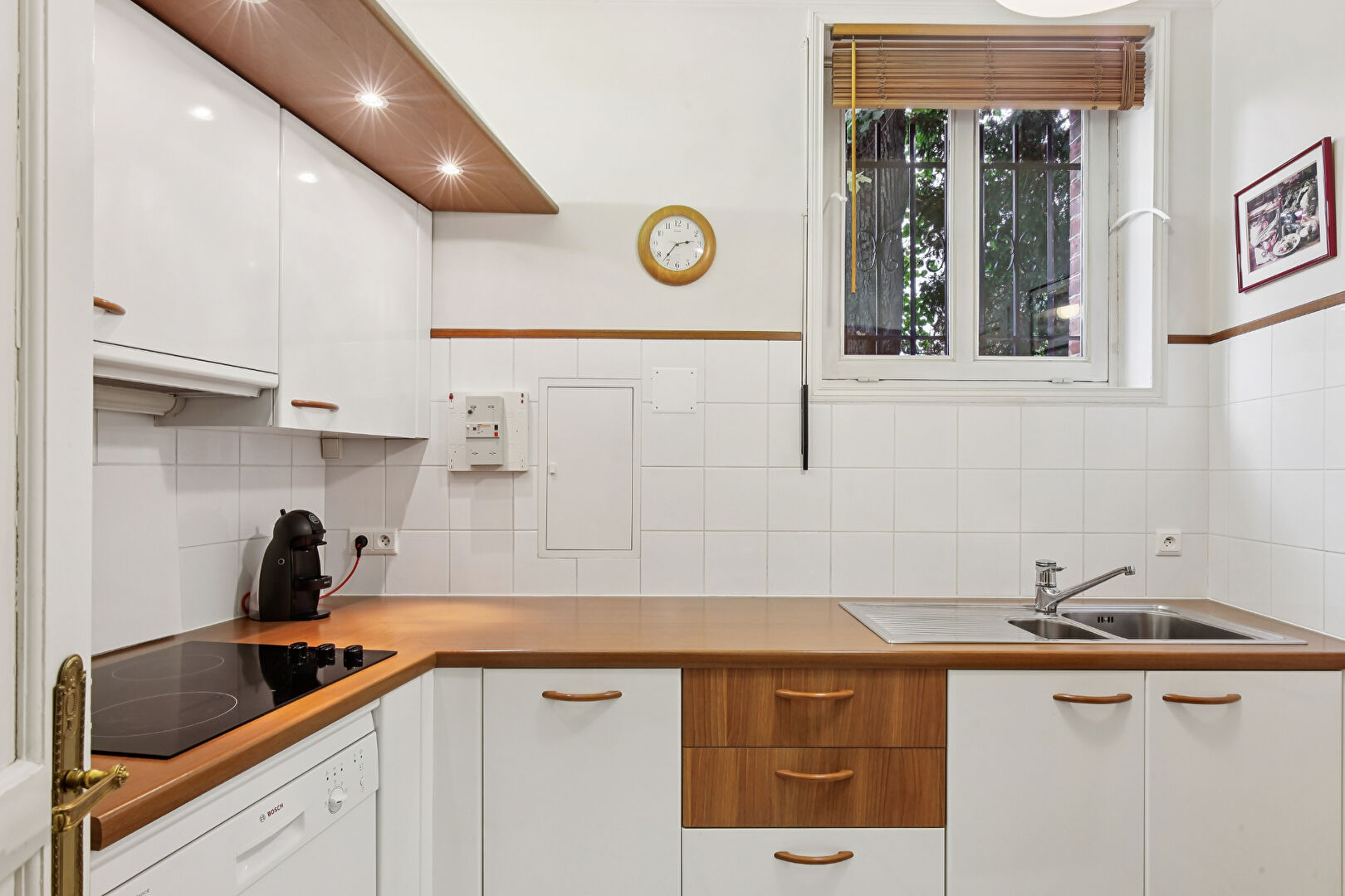 BAS DE CHATOU – Charmante maison de caractère avec écuries réhabilitées et superbe jardin sans vis-à-vis