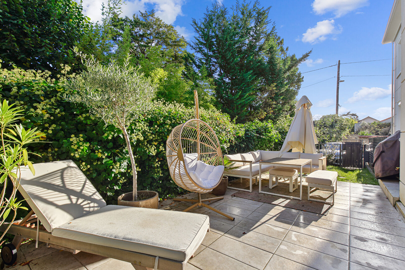 Appartement situé à CHATOU avec 3 chambres de 98 m2 avec jardin de 100 m² à 10 mn du RER
