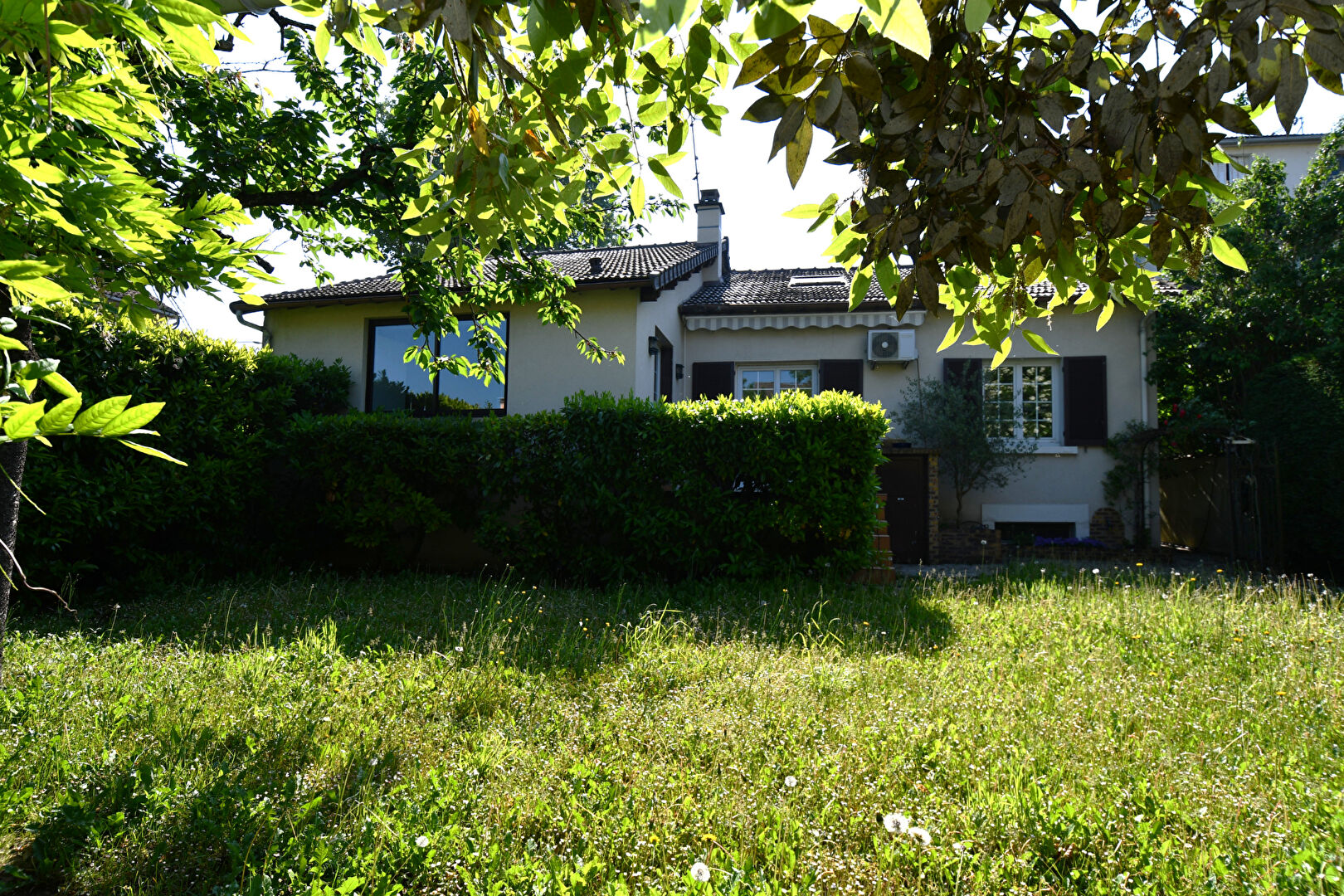 MONTESSON LIMITE LE VESINET – Maison familiale de 204 m² – proche Seine à 18 minutes à pied du RER