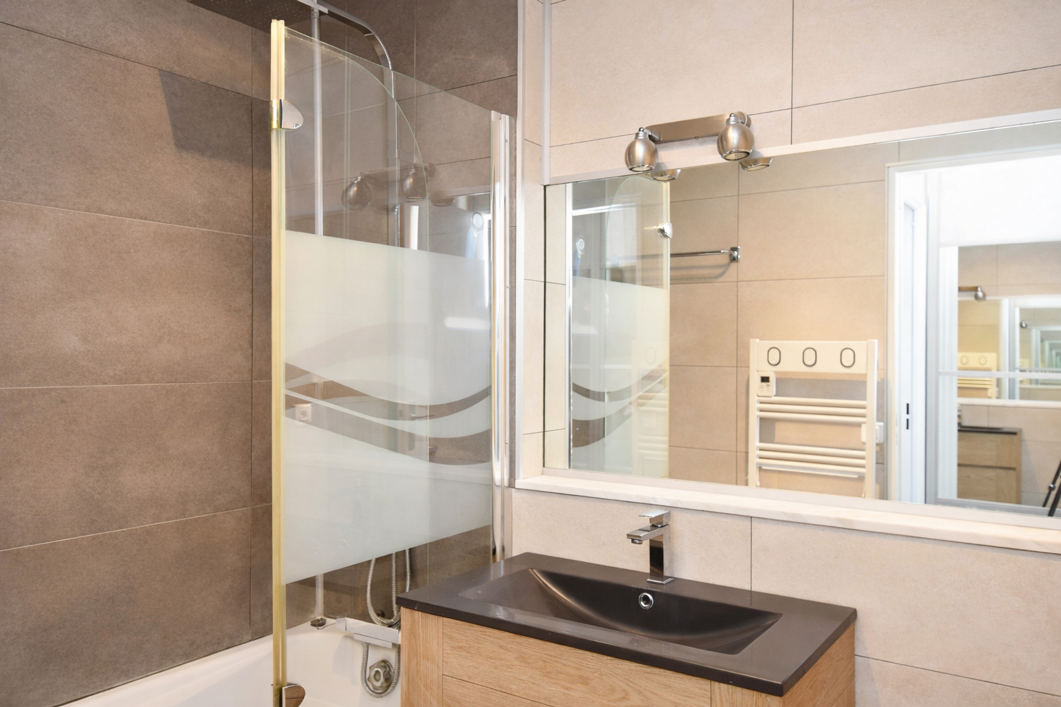 BAS DE CHATOU – Résidence de standing – Appartement 2 pièces 45 m² avec cave et box – 5 mn RER