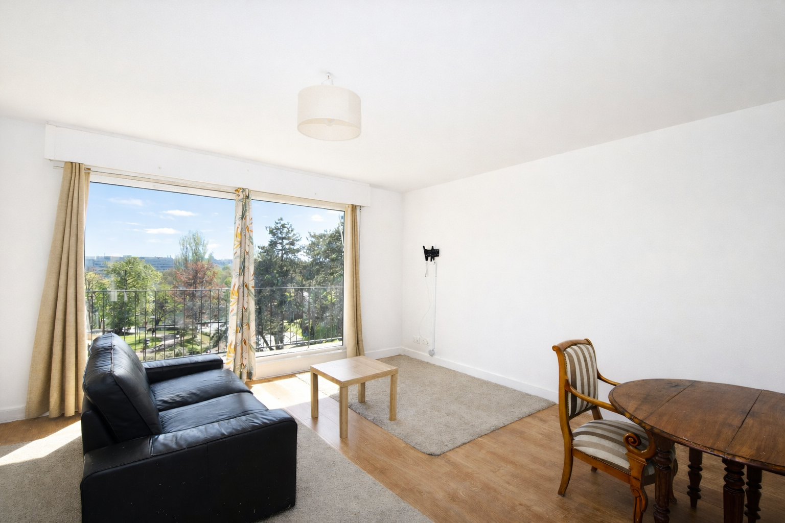 BAS DE CHATOU,  DERNIER ETAGE – APPARTEMENT 4 PIECES  78 M² – 3 CHAMBRES, CAVE – PARKING – 5 MN RER