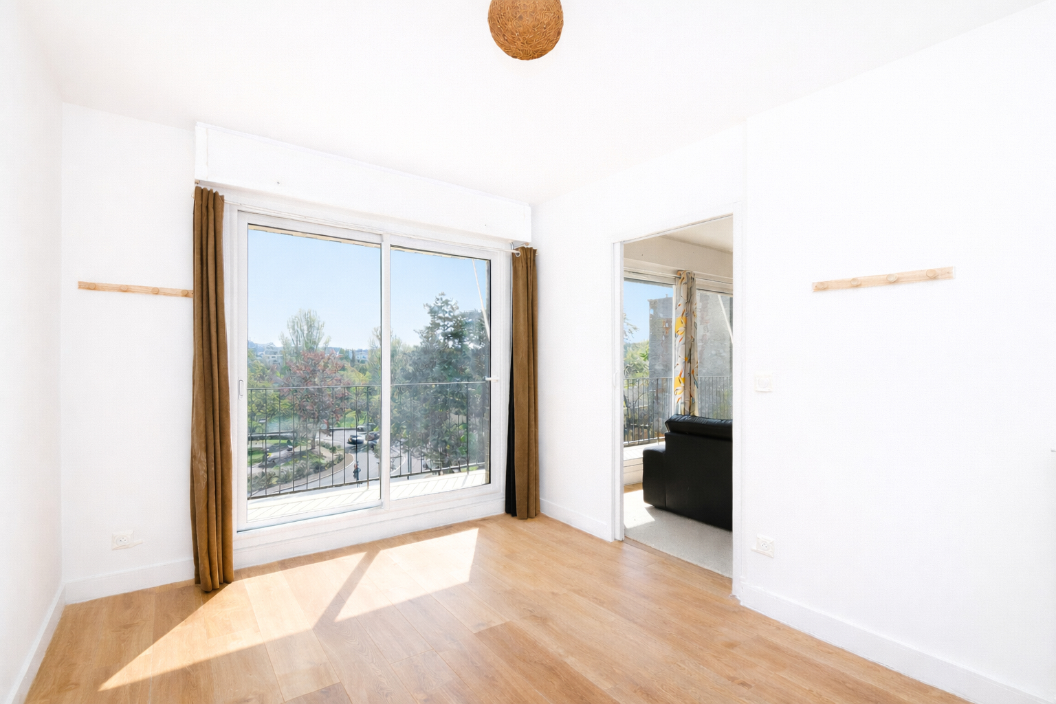 BAS DE CHATOU,  DERNIER ETAGE – APPARTEMENT 4 PIECES  78 M² – 3 CHAMBRES, CAVE – PARKING – 5 MN RER