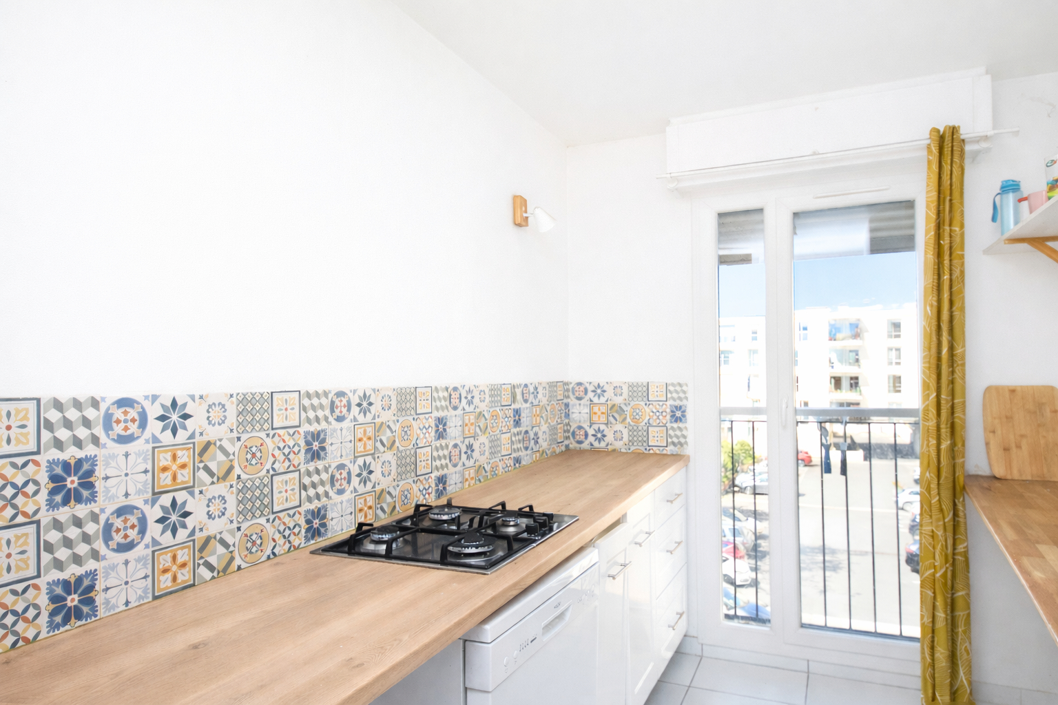 BAS DE CHATOU,  DERNIER ETAGE – APPARTEMENT 4 PIECES  78 M² – 3 CHAMBRES, CAVE – PARKING – 5 MN RER