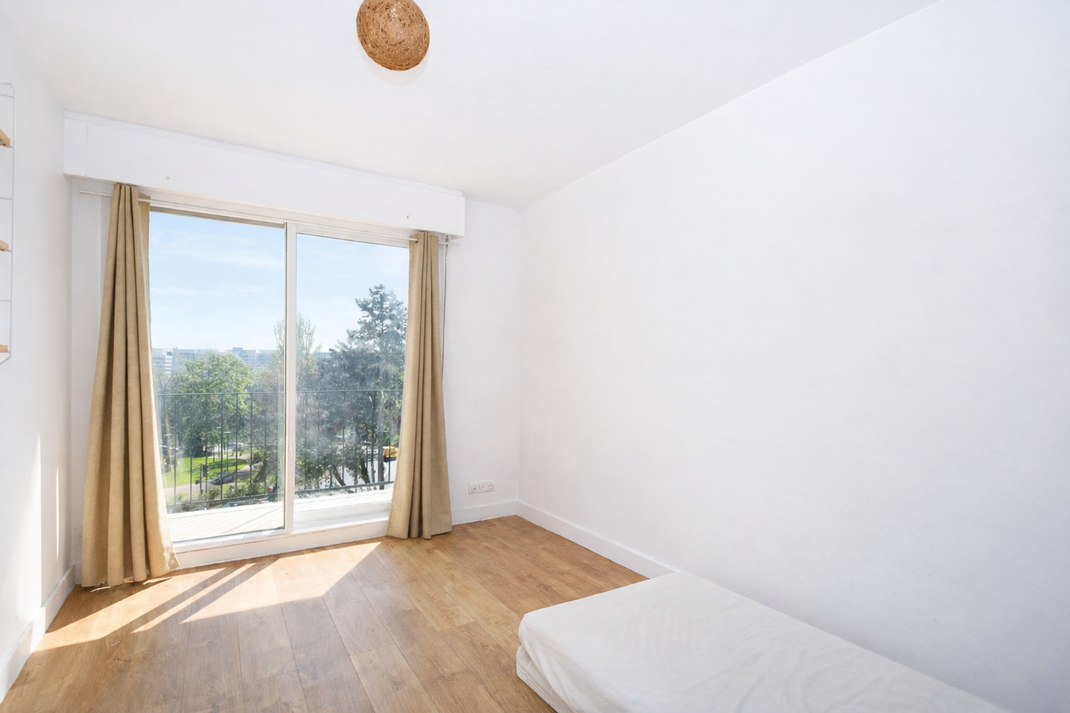 BAS DE CHATOU,  DERNIER ETAGE – APPARTEMENT 4 PIECES  78 M² – 3 CHAMBRES, CAVE – PARKING – 5 MN RER