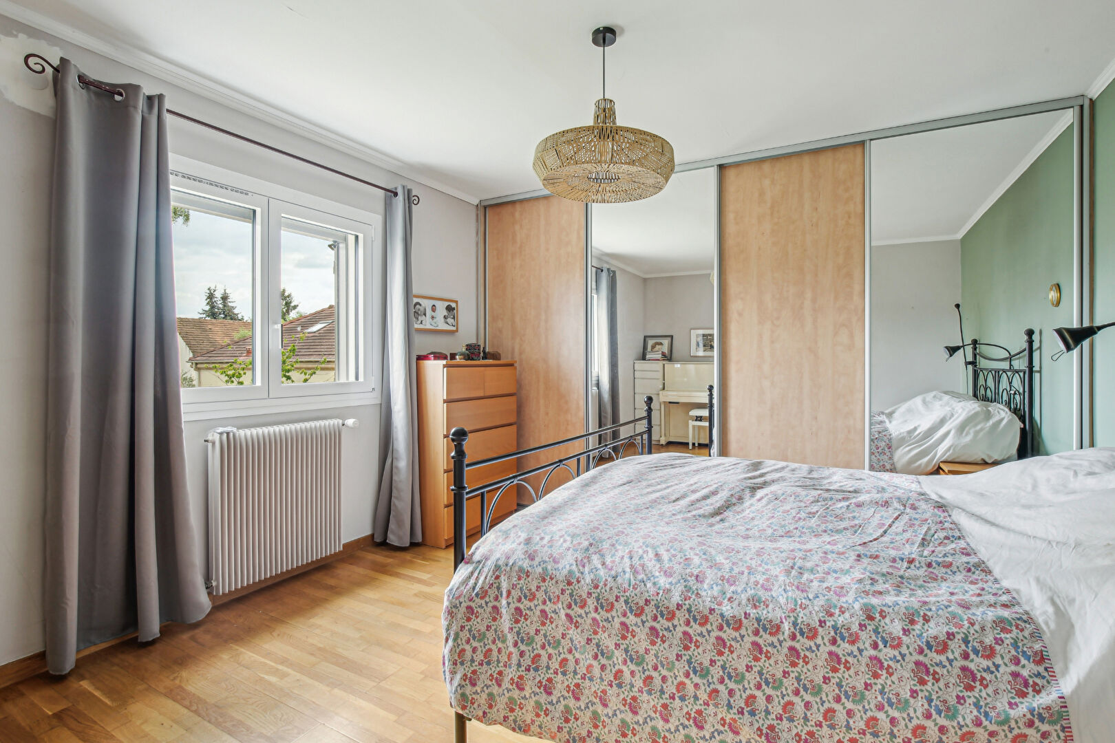 Maison  familiale  de 241 m2 avec 6 chambres sur un terrain de 801 m² à 5 mn du centre ville