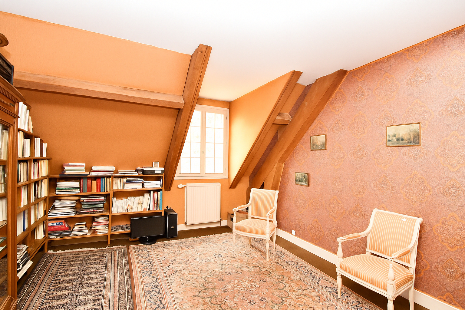 Beaux volumes et fort potentiel pour cette villa familiale de 197 m² sur un terrain de 1000 m² sescteur Côteaux-Monet