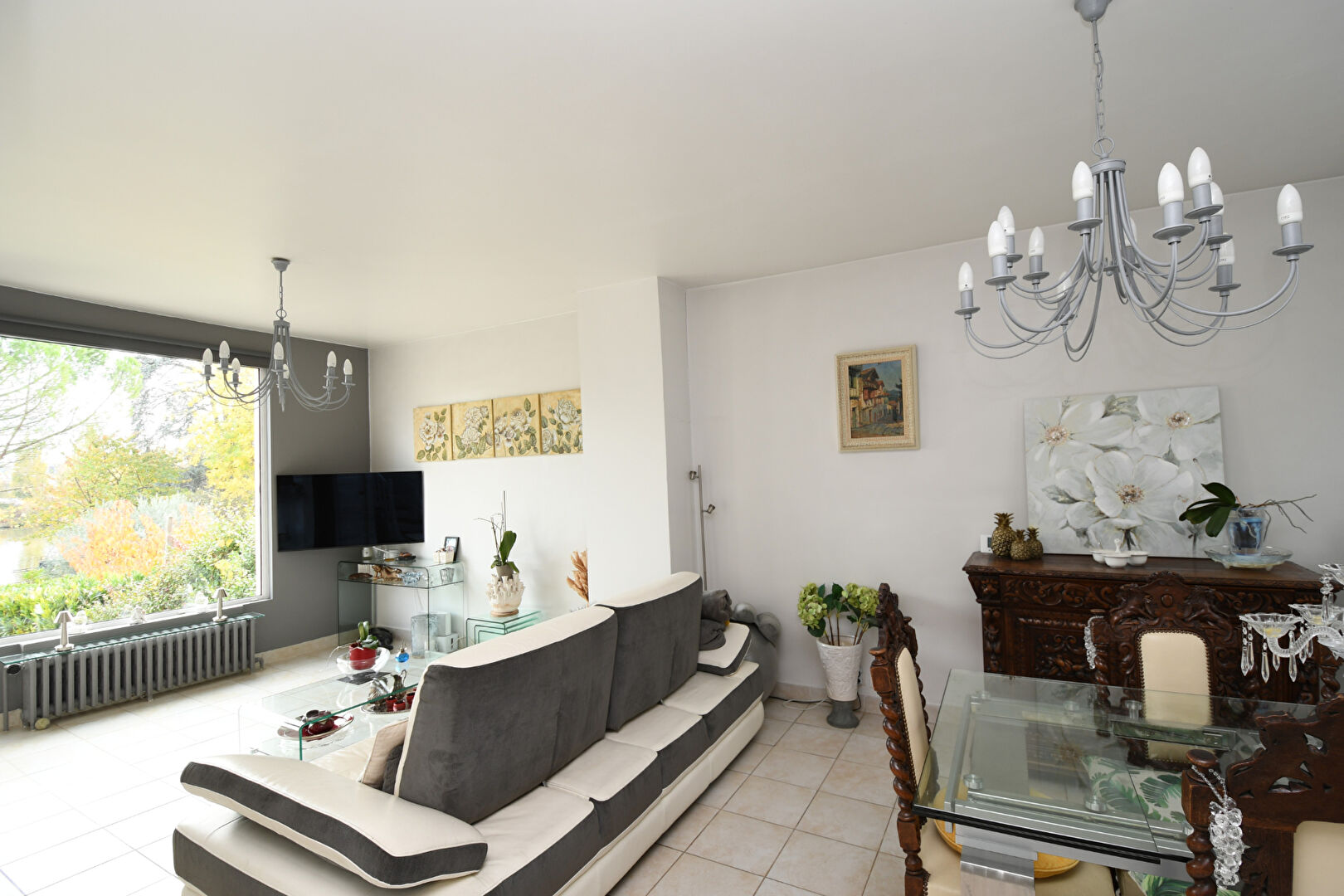 Chatou charmante  maison lumineuse  de 124 m²  au sol avec 3 chambres sur un terrain de 318 m² avec lumière et vue Seine