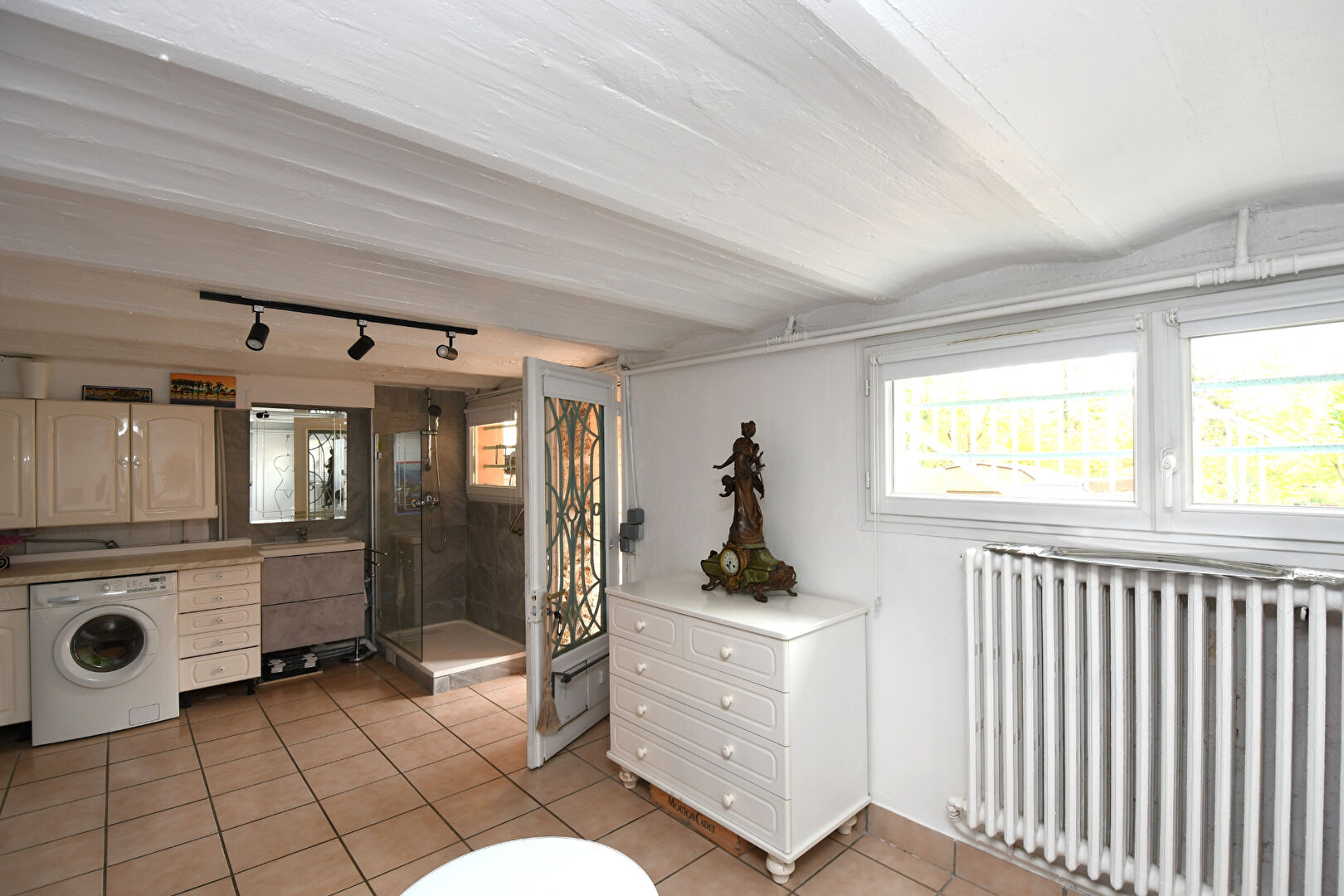 Chatou charmante  maison lumineuse  de 124 m²  au sol avec 3 chambres sur un terrain de 318 m² avec lumière et vue Seine