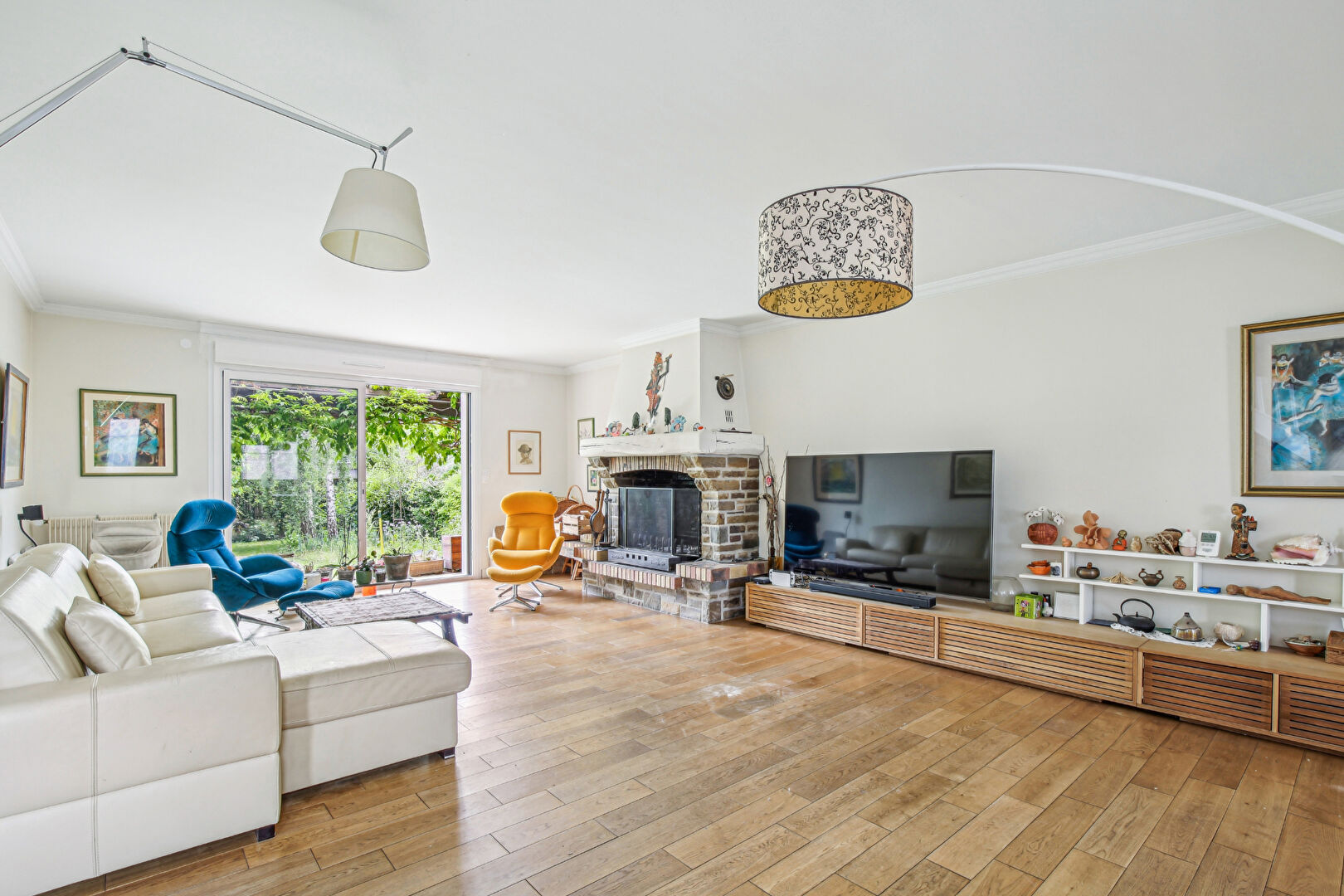 Maison  familiale  de 241 m2 avec 6 chambres sur un terrain de 801 m² à 5 mn du centre ville