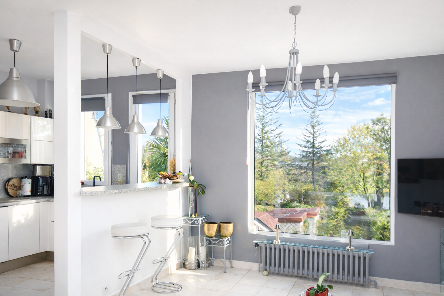 Chatou charmante  maison lumineuse  de 124 m²  au sol avec 3 chambres sur un terrain de 318 m² avec lumière et vue Seine