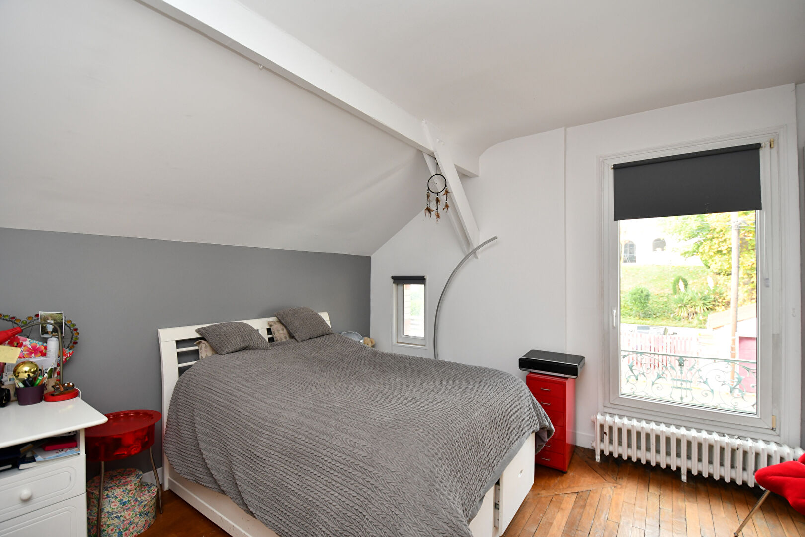 Chatou charmante  maison lumineuse  de 124 m²  au sol avec 3 chambres sur un terrain de 318 m² avec lumière et vue Seine