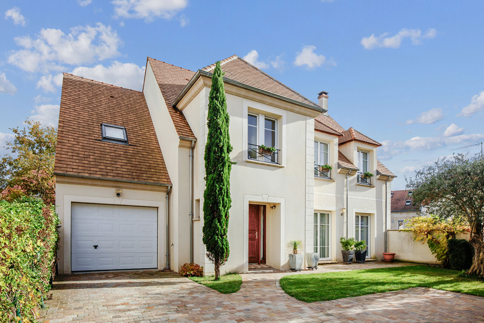 MONTESSON CENTRE VILLE, maison familiale de 173 m2  au sol avec 5 chambres sur un terrain de 420 m²