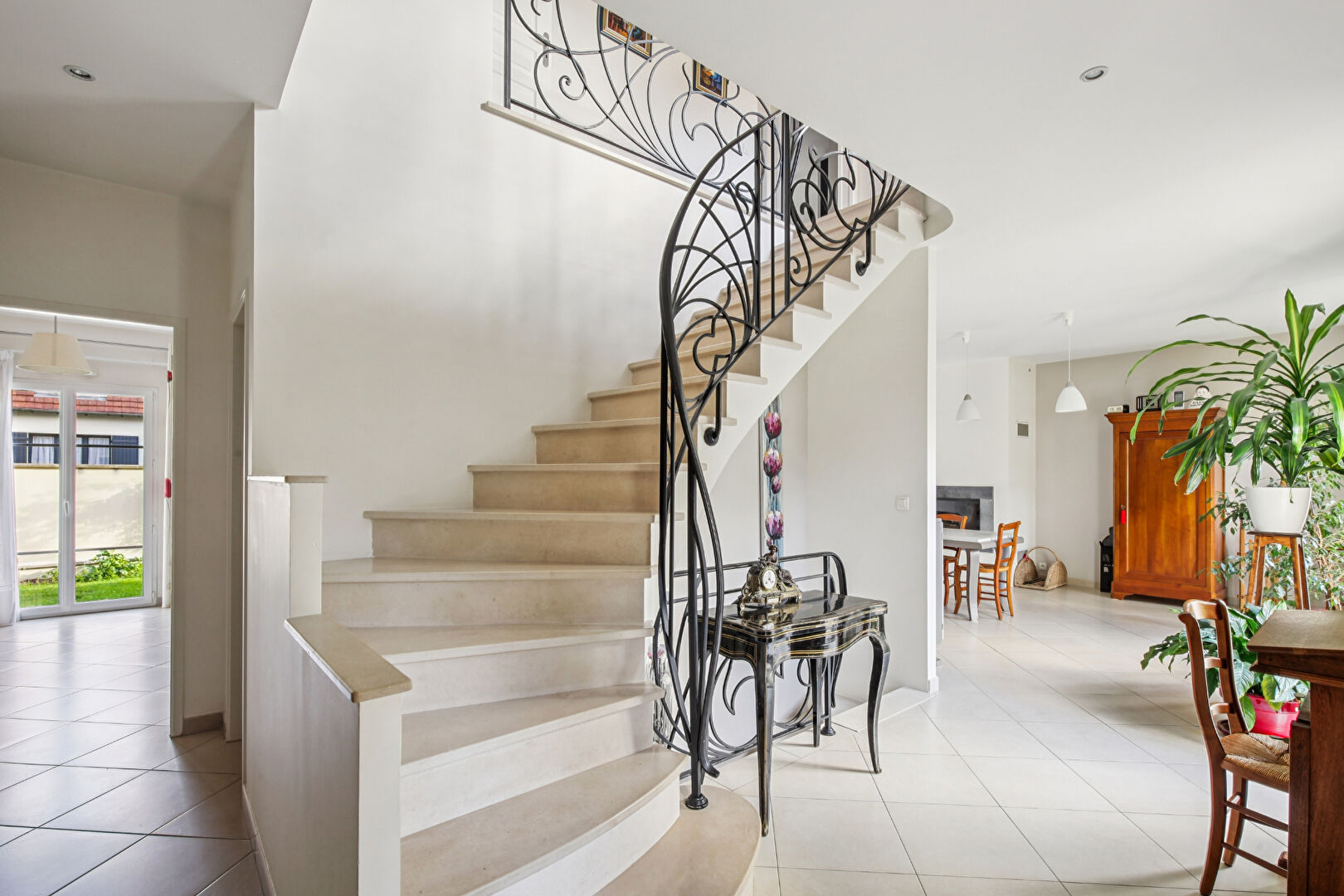 MONTESSON CENTRE VILLE, maison familiale de 173 m2  au sol avec 5 chambres sur un terrain de 420 m²