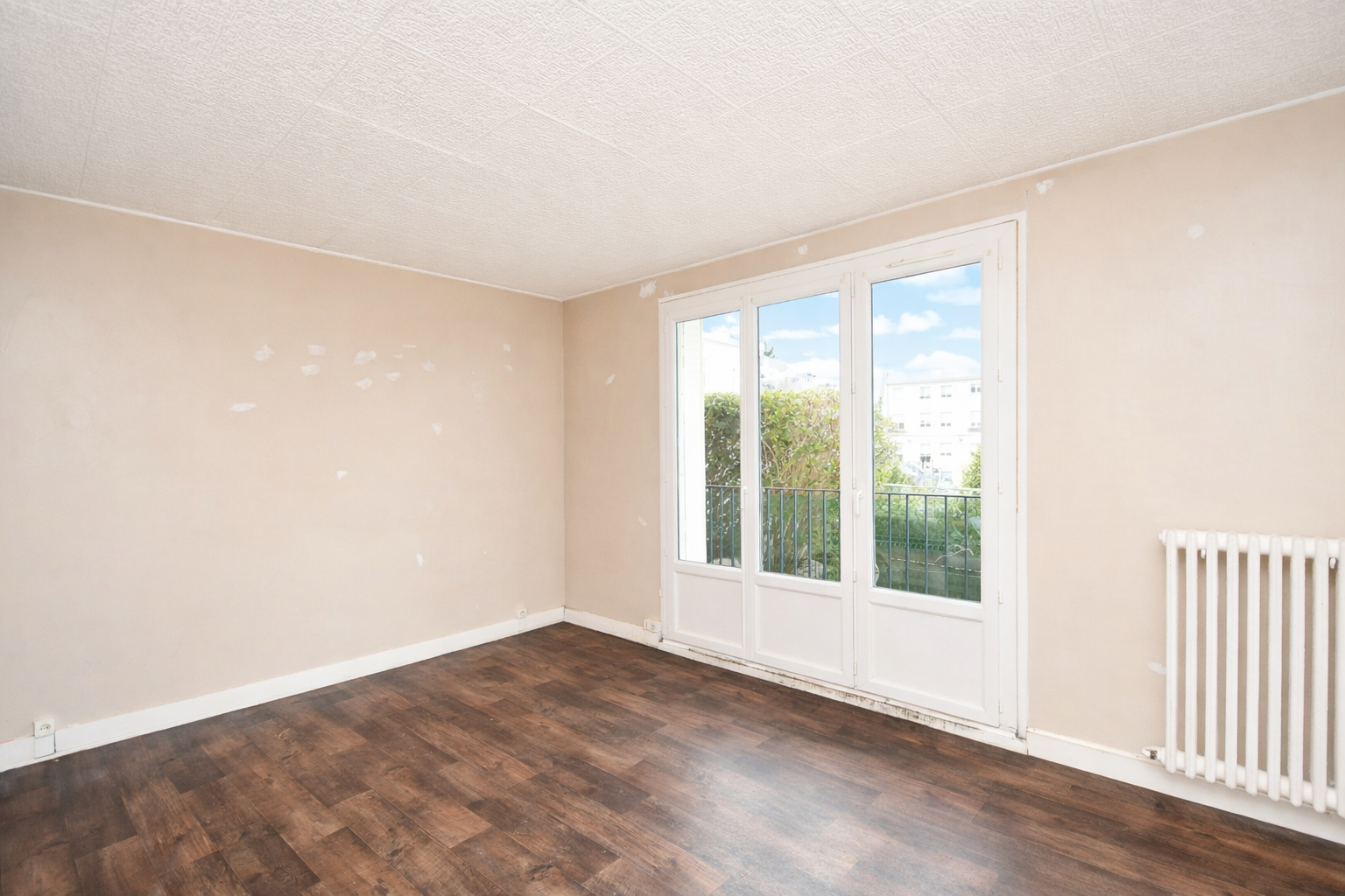 Montesson – hyper centre – Résidence fermée – Appartement  2 pièces de 45 m2 – Balcon et  cave