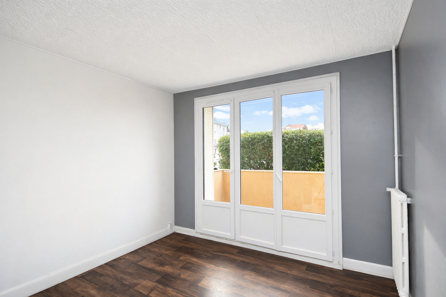 Montesson – hyper centre – Résidence fermée – Appartement  2 pièces de 45 m2 – Balcon et  cave