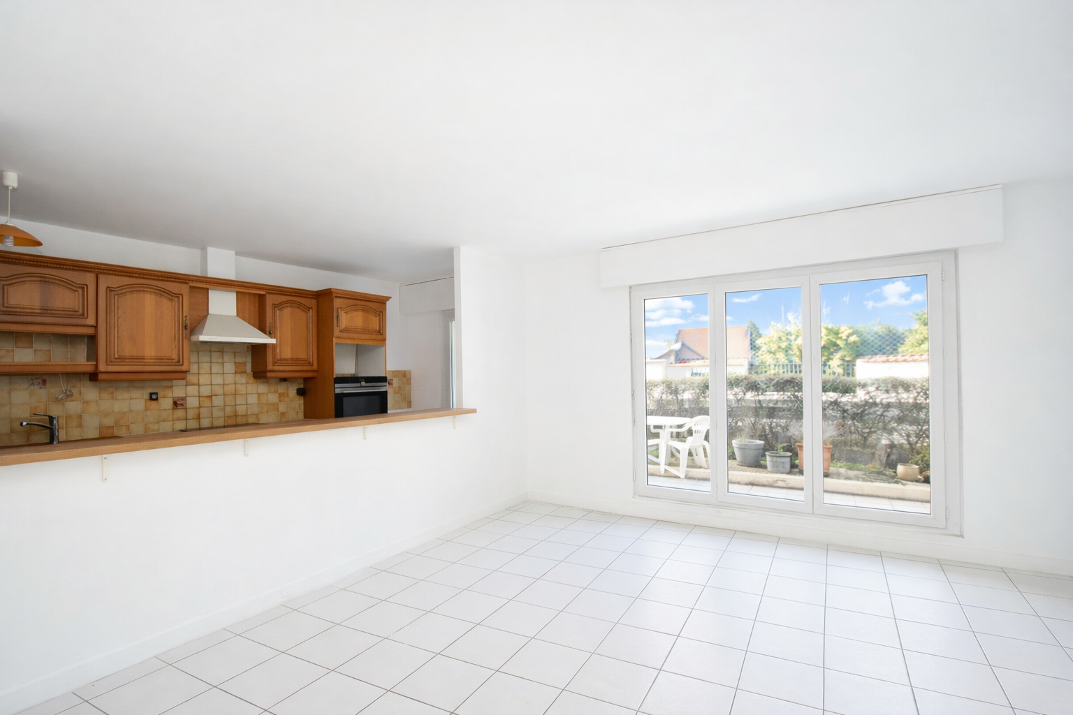 BAS DE CHATOU – 7 mn RER – Appartement 5 pièces 98.45 m²  – Terrasse 31 m² – Cave et place de parking