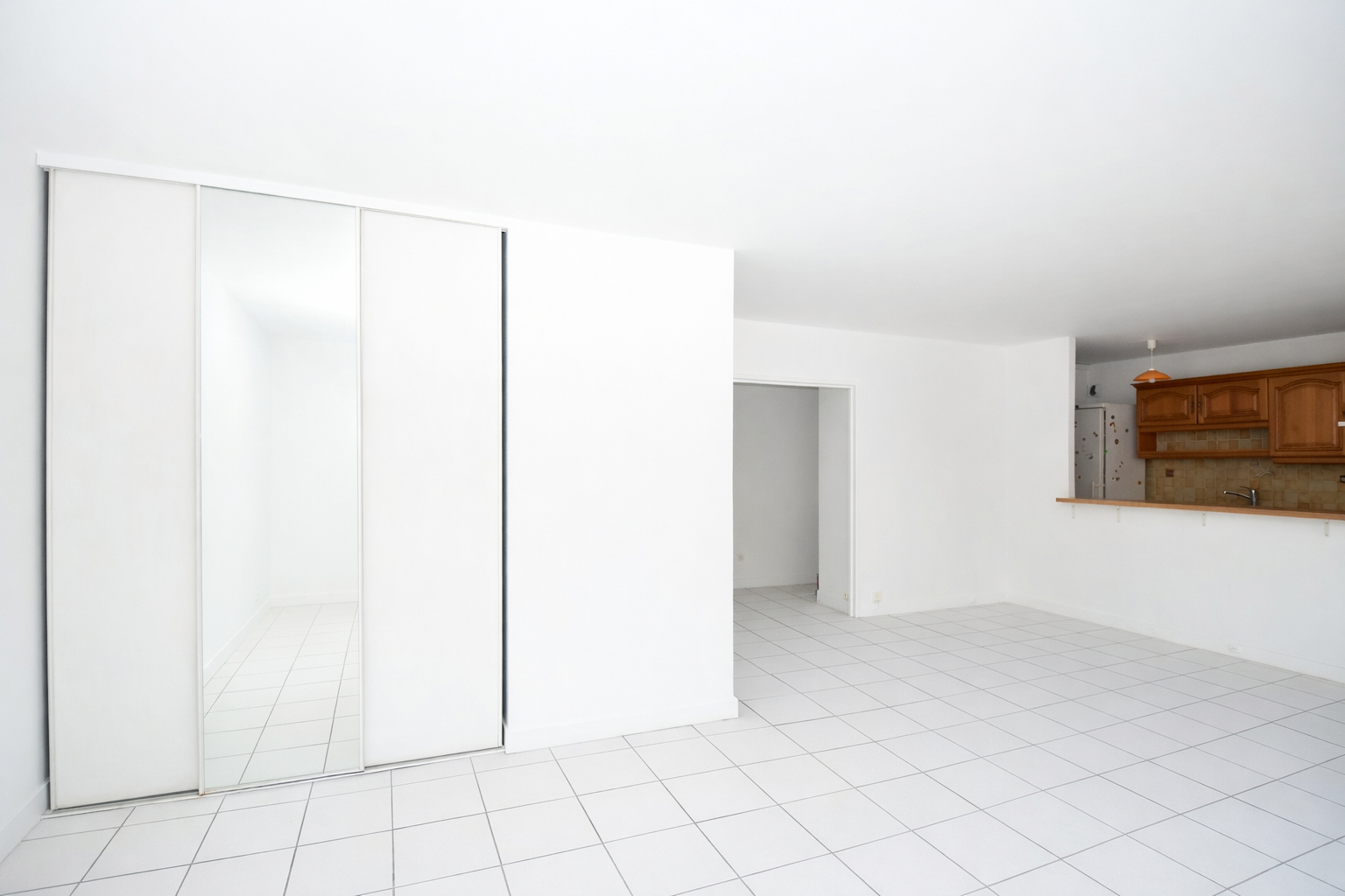 BAS DE CHATOU – 7 mn RER – Appartement 5 pièces 98.45 m²  – Terrasse 31 m² – Cave et place de parking