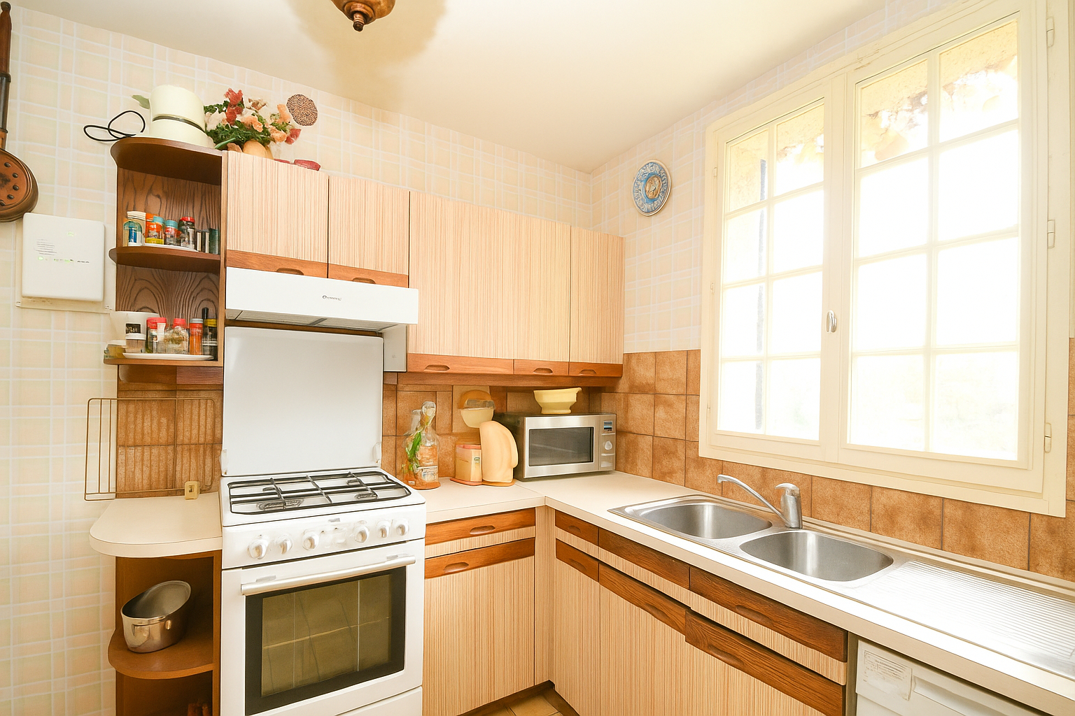 Beaux volumes et fort potentiel pour cette villa familiale de 197 m² sur un terrain de 1000 m² sescteur Côteaux-Monet