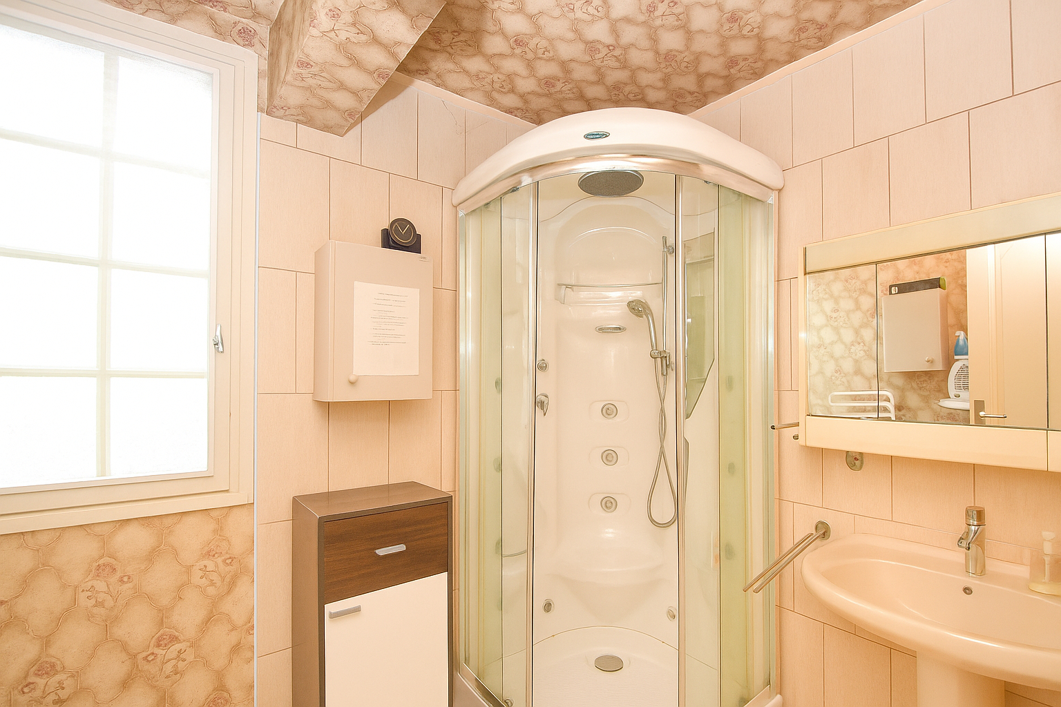 Beaux volumes et fort potentiel pour cette villa familiale de 197 m² sur un terrain de 1000 m² sescteur Côteaux-Monet