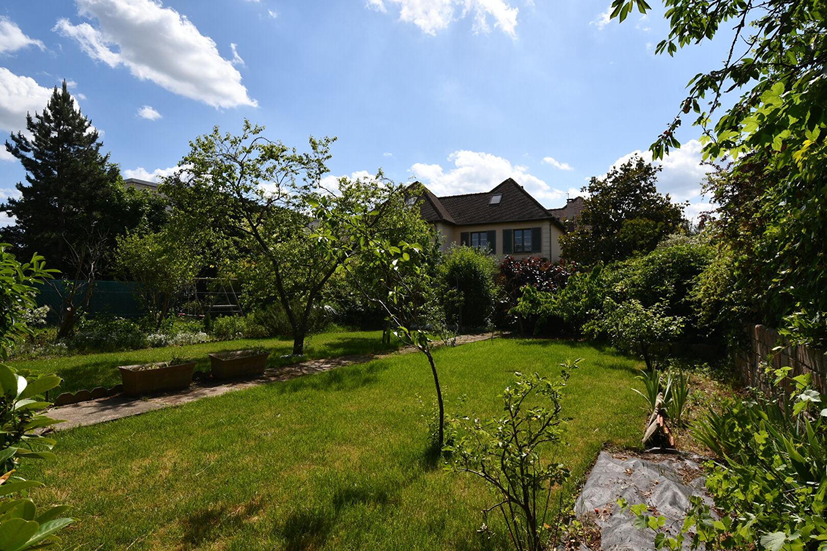 Maison de plain-pied au calme à 15 min du RER et en lisière du Vésinet