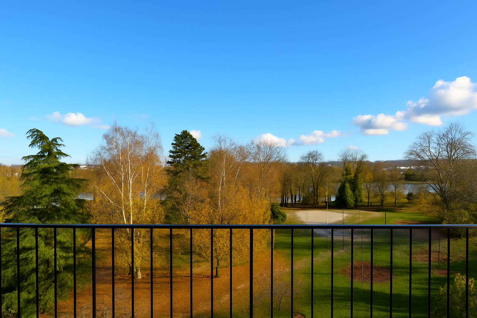 Appartement situé à Chatou de 75,78 m² avec 3 chambres  avec balcon et box fermé