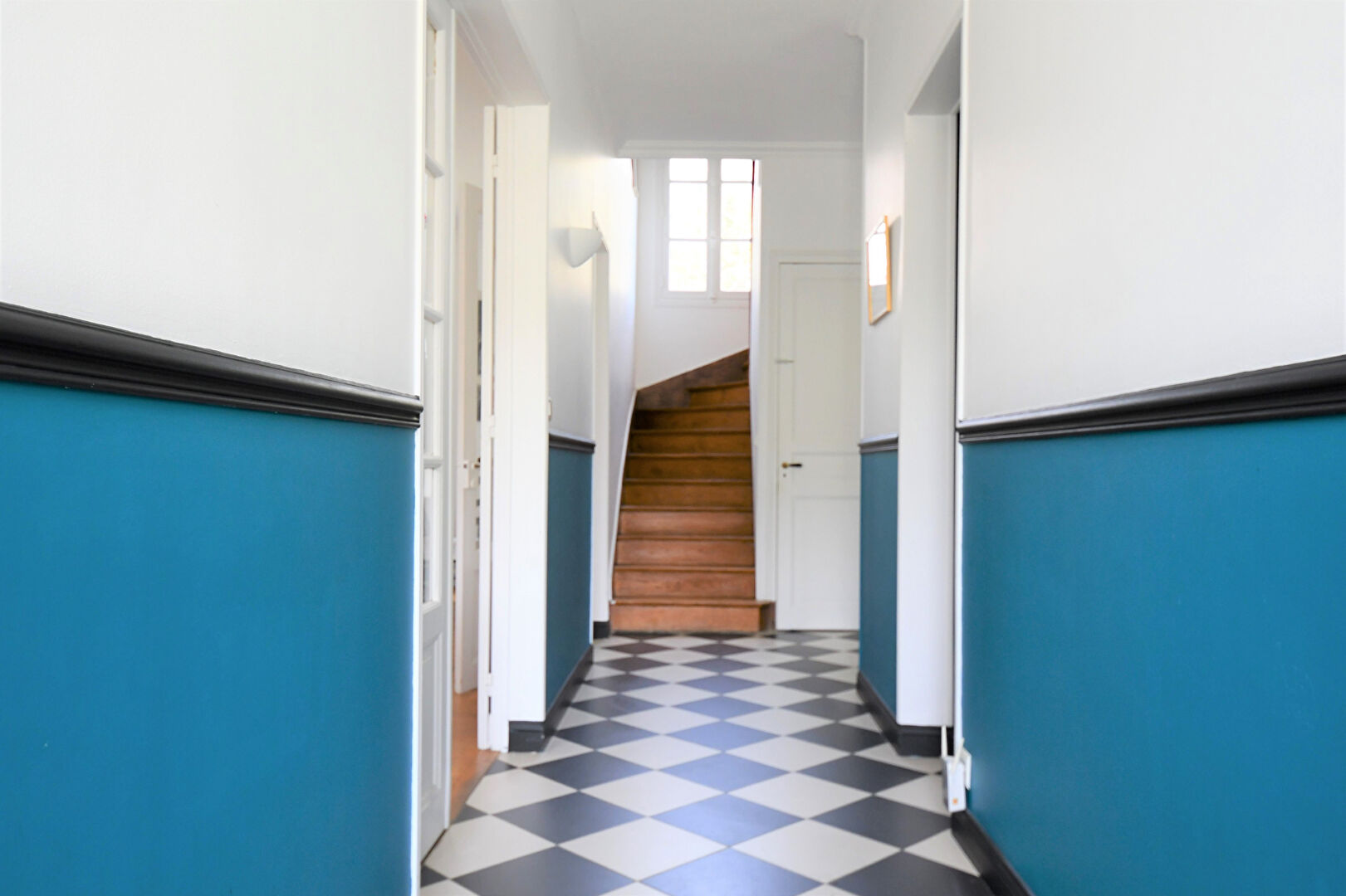 Maison située au Vésinet de 185 m2 au sol sur 649m² de terrain à 14 mn du RER