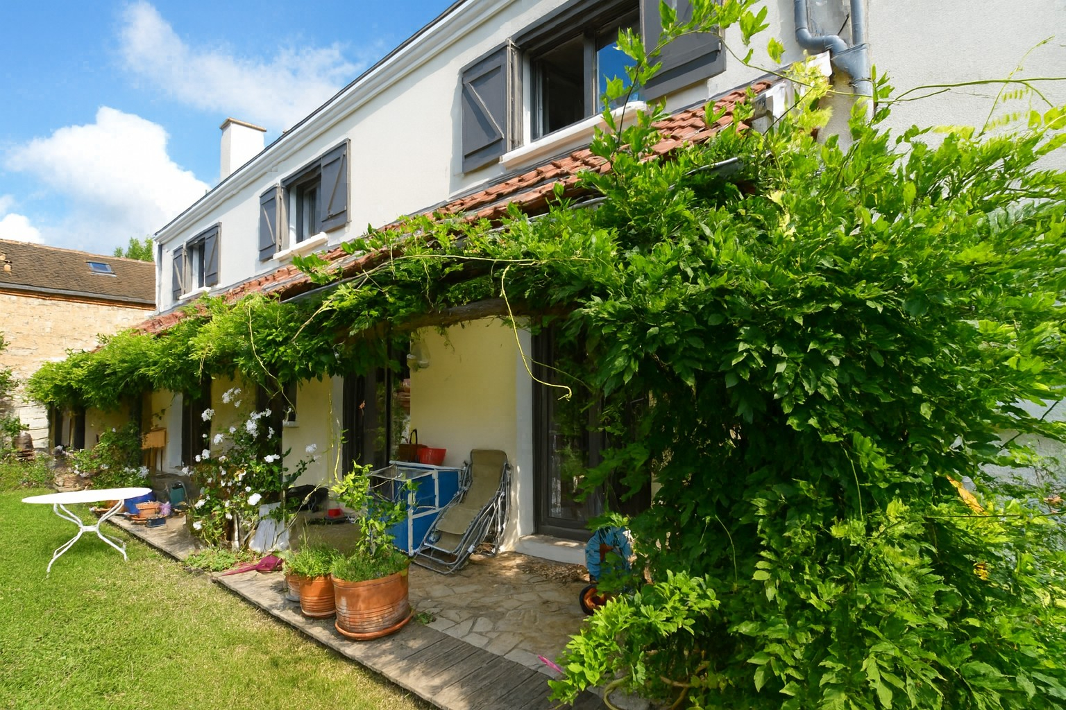 Maison  familiale  de 241 m2 avec 6 chambres sur un terrain de 801 m² à 5 mn du centre ville