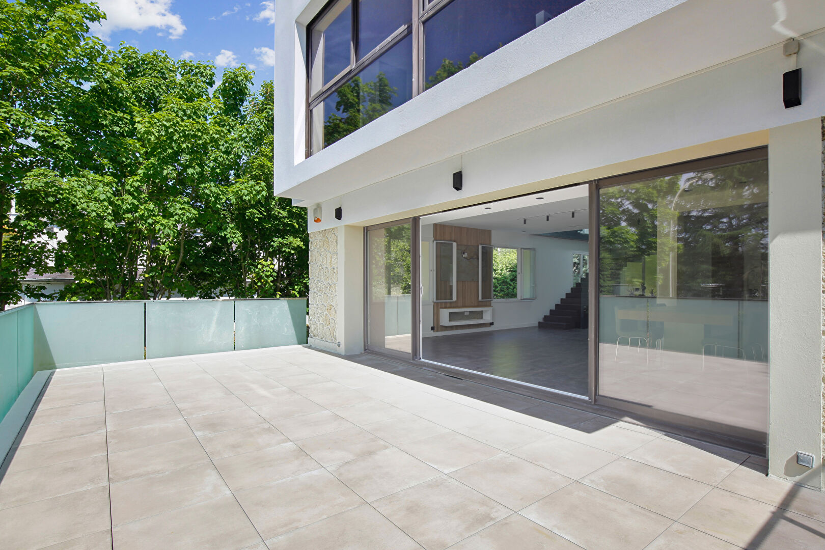 Maison d&rsquo;architecte de 261 m2  – Elégance, lumière et belles prestations à 12 mn du RER