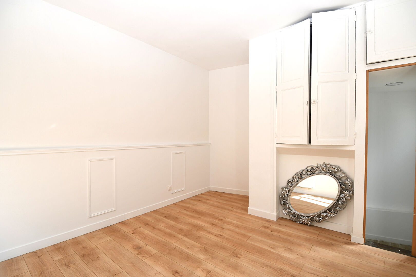 Maison située à Chatou rénovée avec jardin, proche commerces et écoles. Fort potentiel d&rsquo;agrandissement