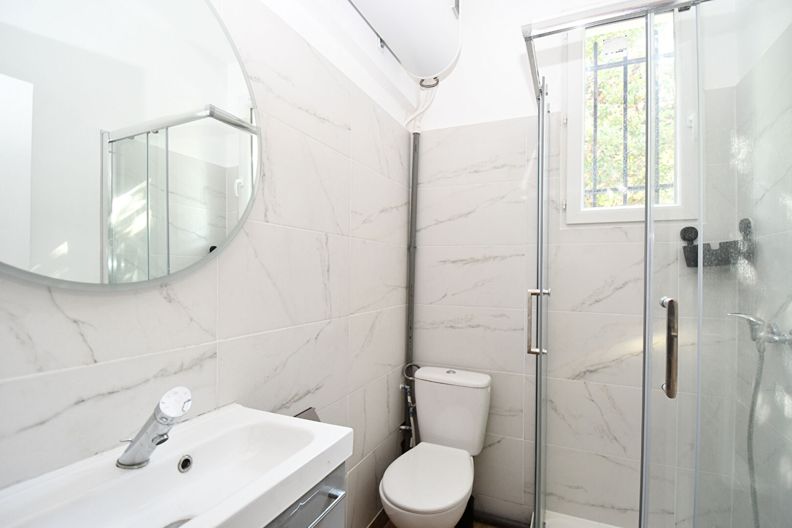 Maison située à Chatou rénovée avec jardin, proche commerces et écoles. Fort potentiel d&rsquo;agrandissement