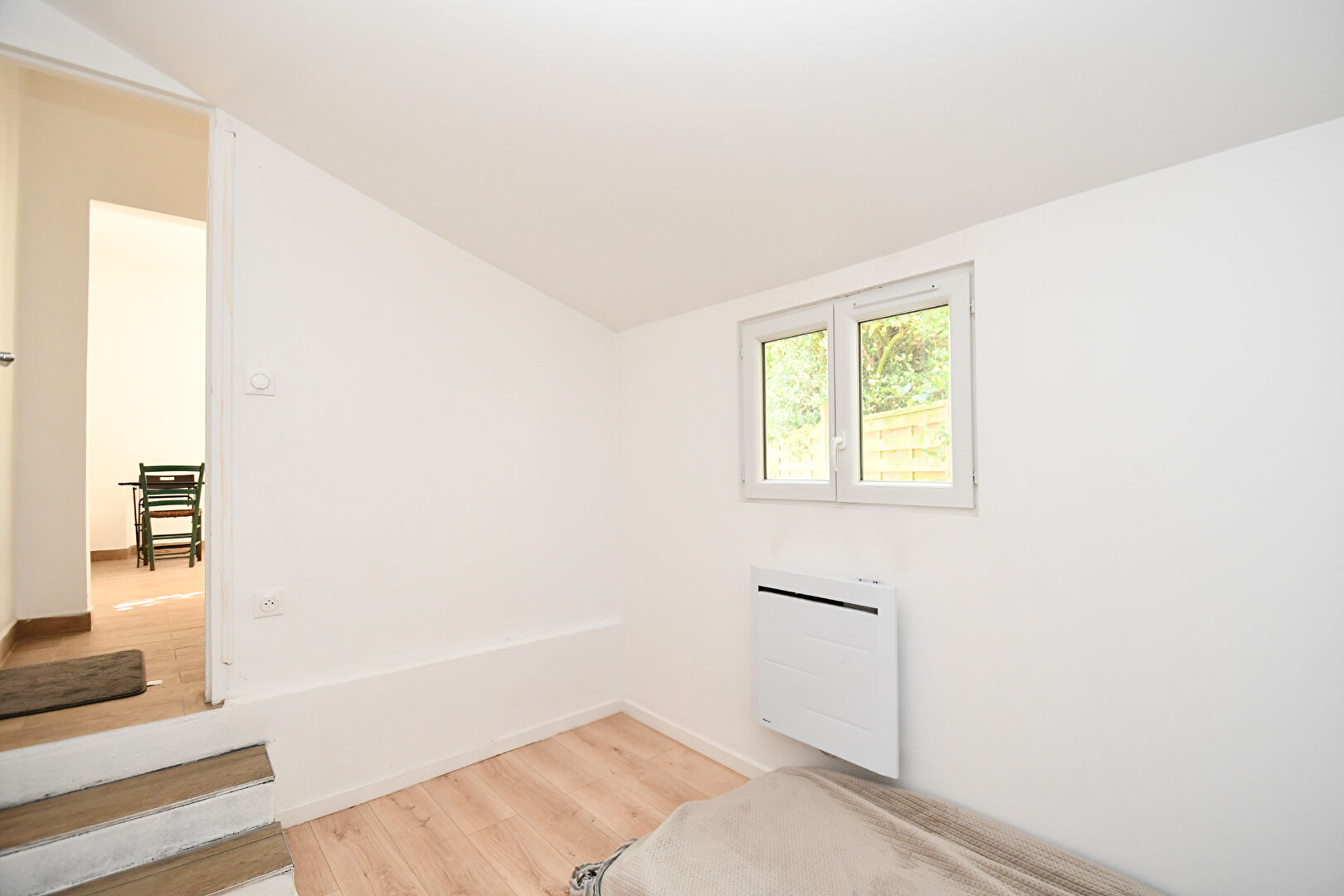 Maison située à Chatou rénovée avec jardin, proche commerces et écoles. Fort potentiel d&rsquo;agrandissement