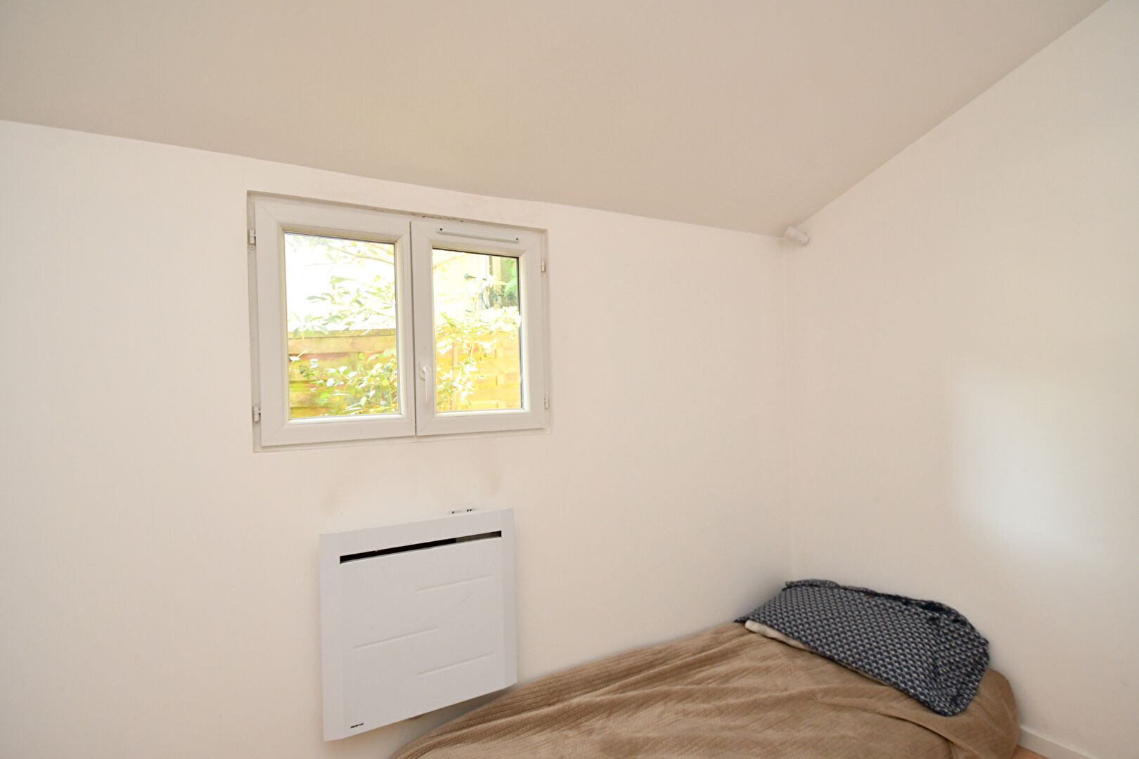 Maison située à Chatou rénovée avec jardin, proche commerces et écoles. Fort potentiel d&rsquo;agrandissement