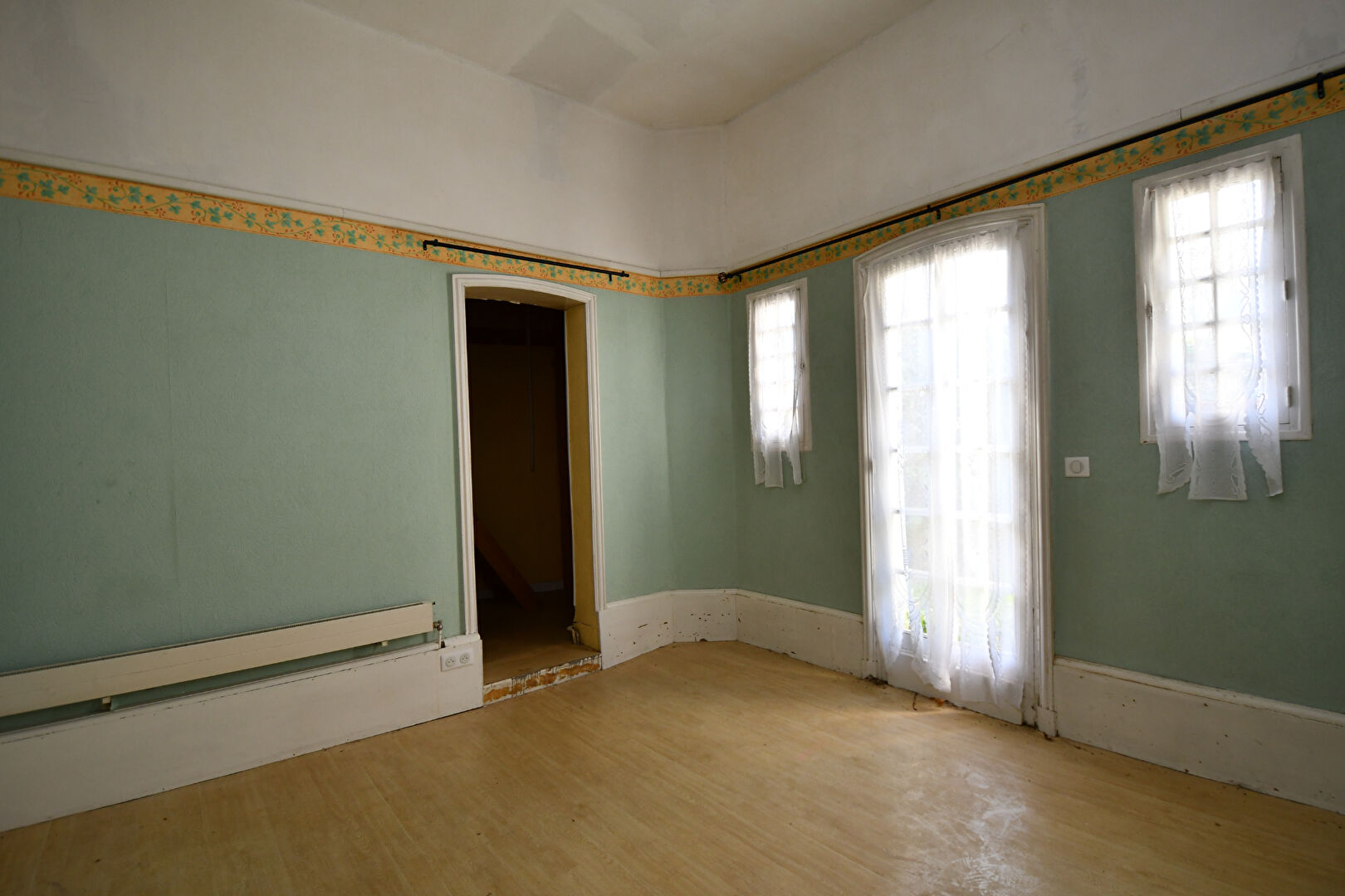 BAS DE CHATOU Maison de plain-pied  de 63 m² située à 4 min du RER