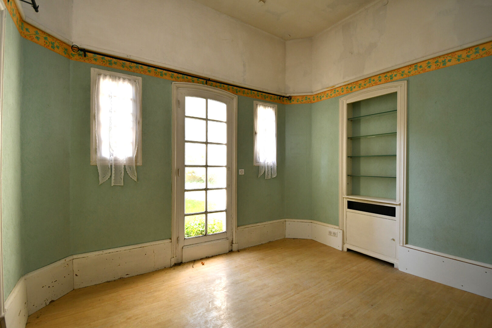 BAS DE CHATOU Maison de plain-pied  de 63 m² située à 4 min du RER