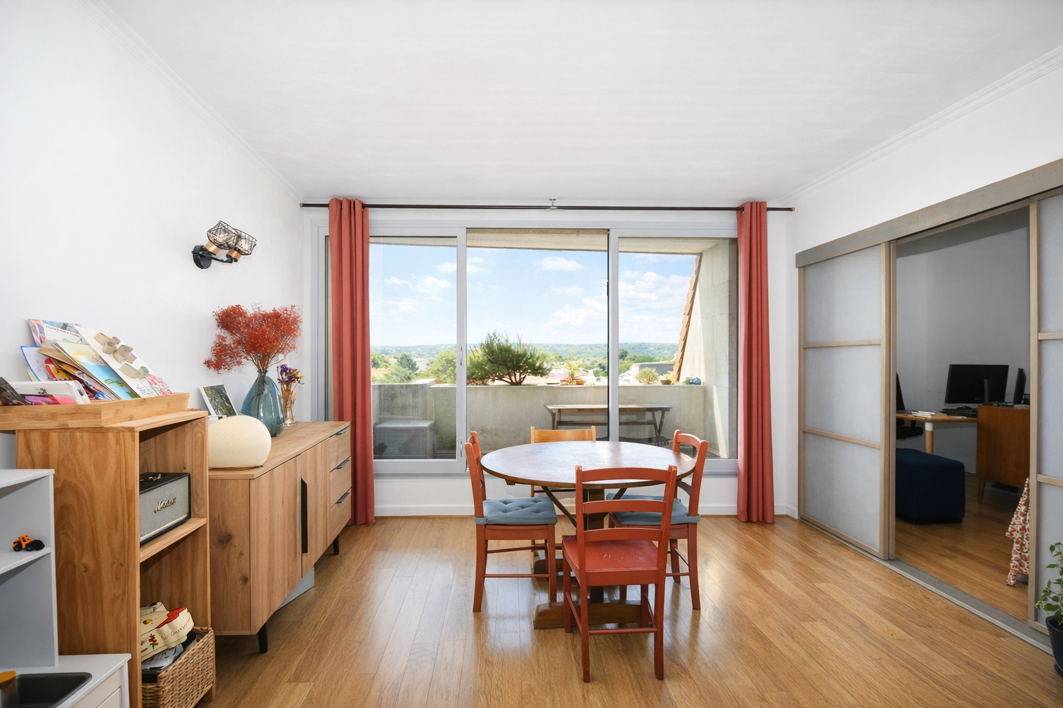 Appartement situé en hyper centre de Chatou de 70 m2 avec 2 chambres  au 4ème étage avec ascenseur