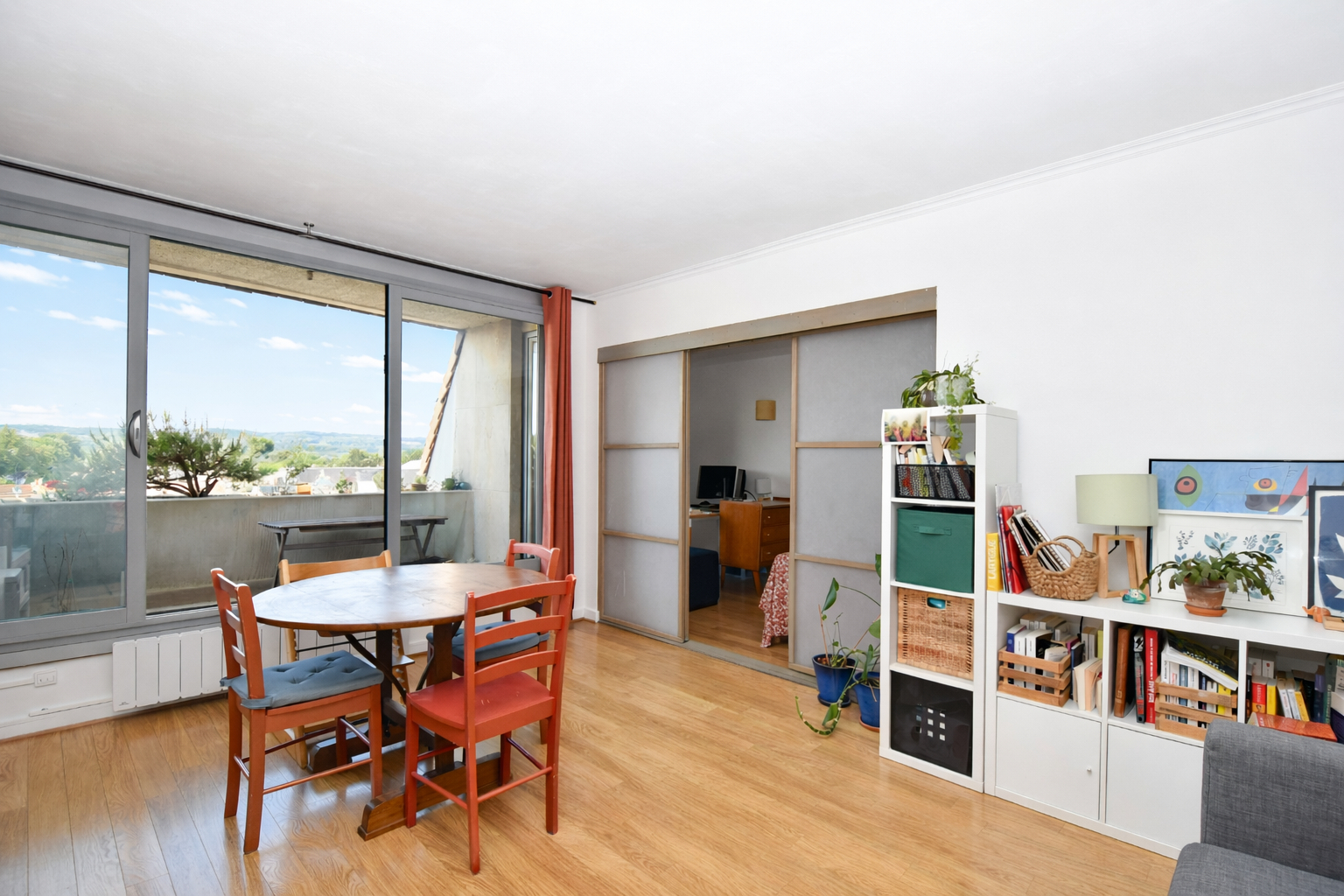 Appartement situé en hyper centre de Chatou de 70 m2 avec 2 chambres  au 4ème étage avec ascenseur