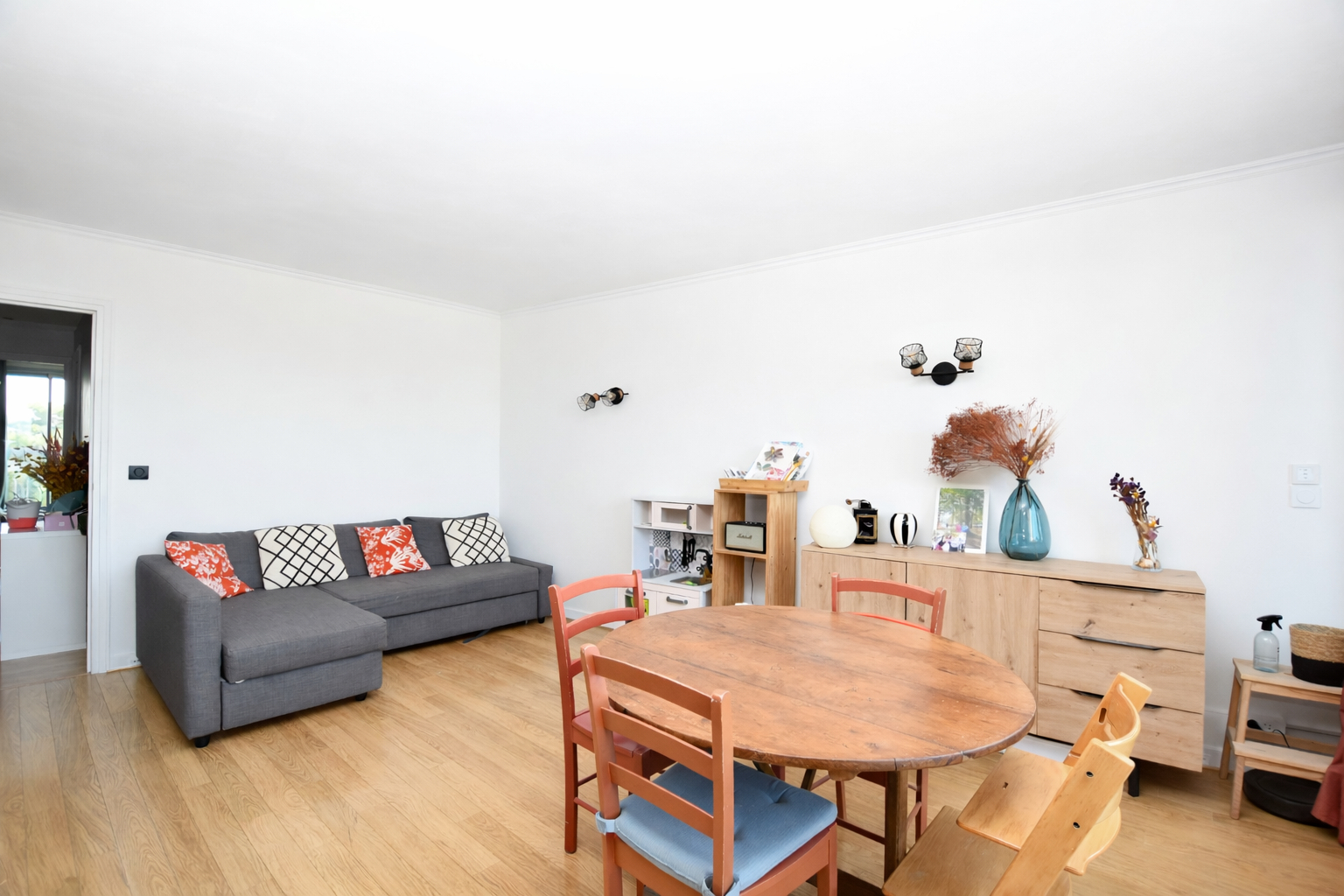 Appartement situé en hyper centre de Chatou de 70 m2 avec 2 chambres  au 4ème étage avec ascenseur