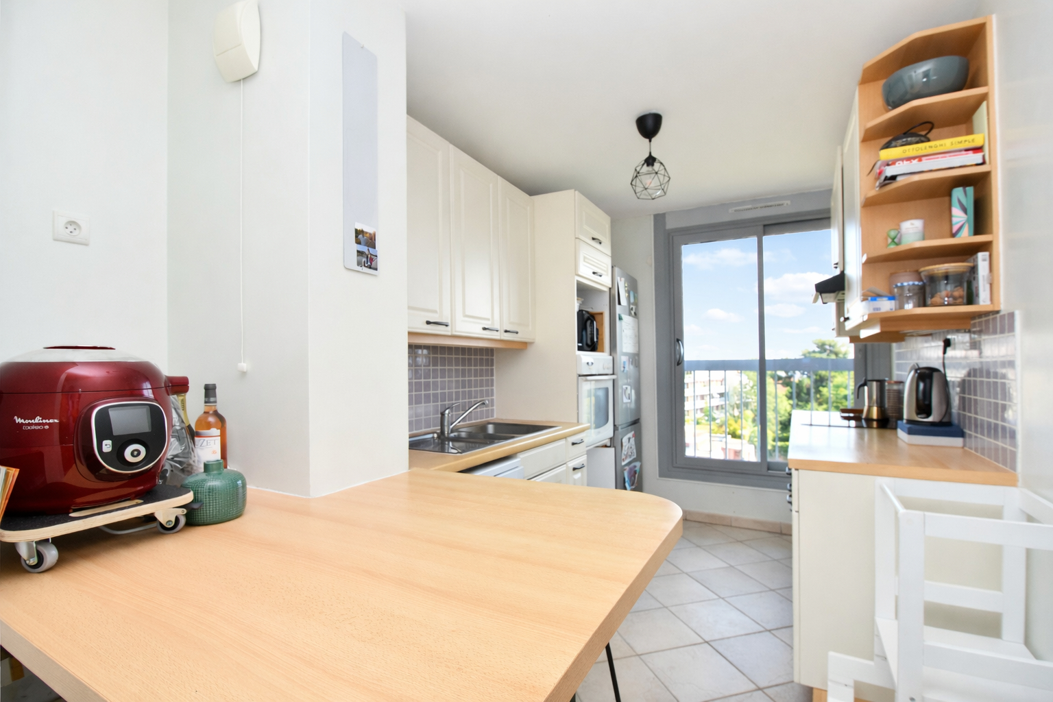 Appartement situé en hyper centre de Chatou de 70 m2 avec 2 chambres  au 4ème étage avec ascenseur